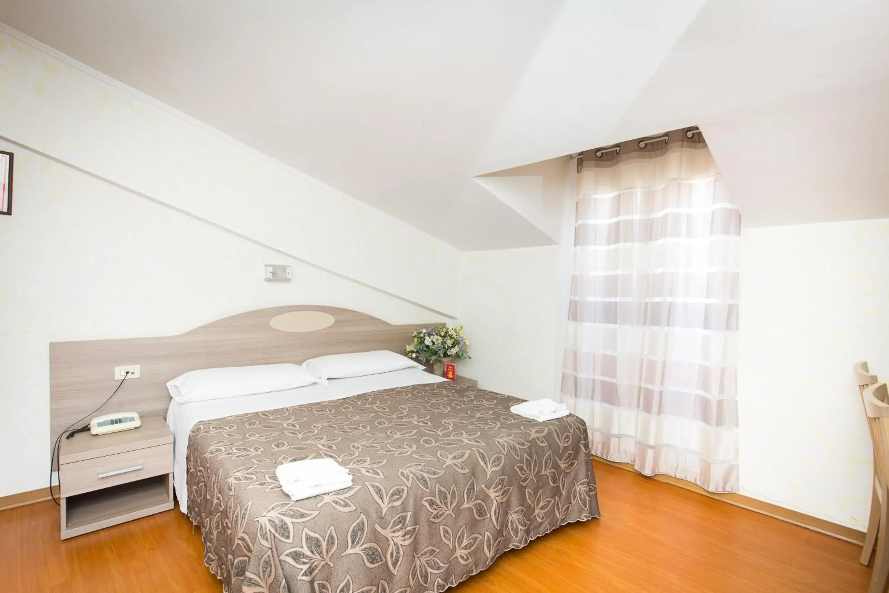 Bedroom, Bed in Hotel Concorde Bedroom, Bed in Hotel Concorde