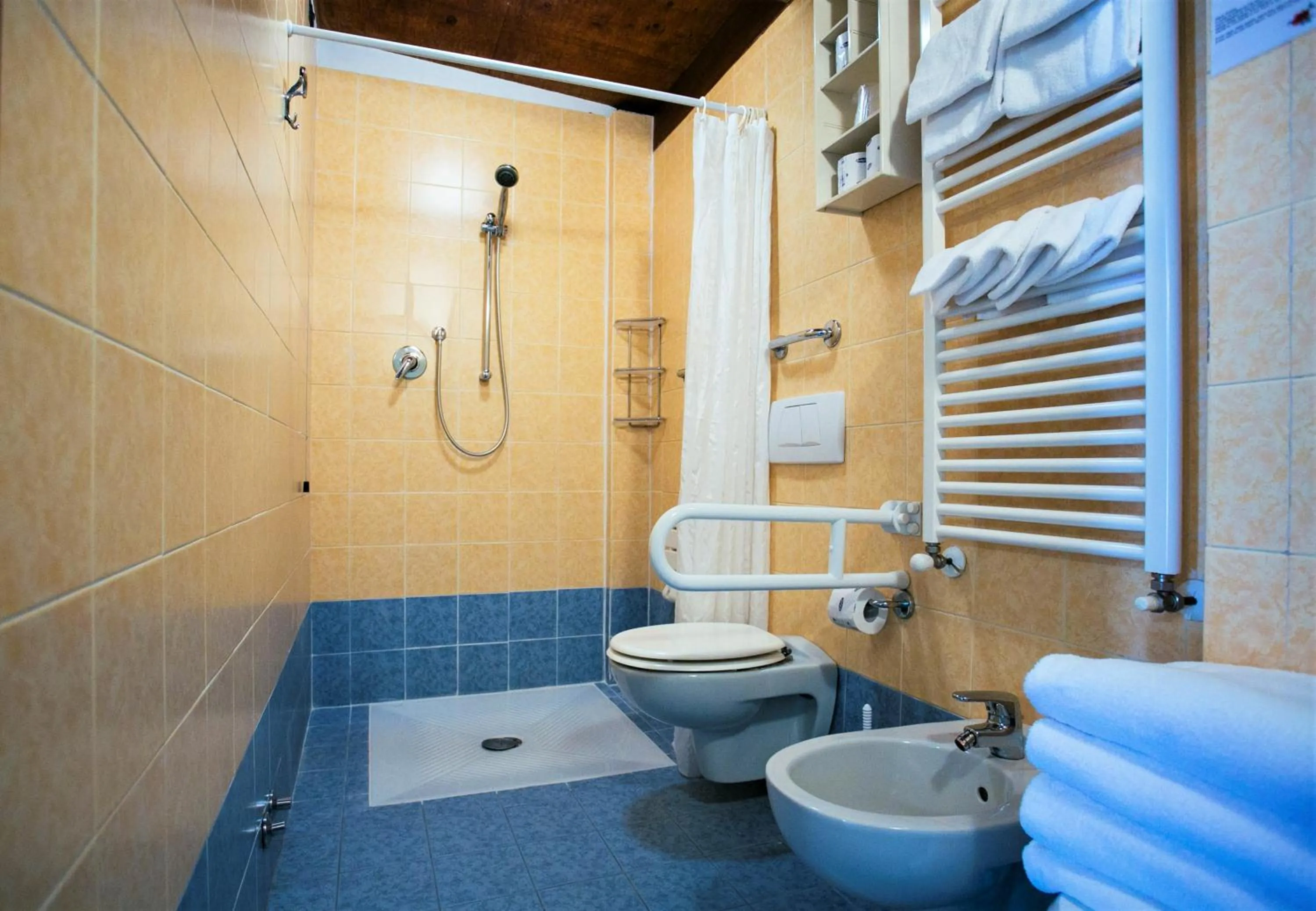 Bathroom in Hotel Delle Rose