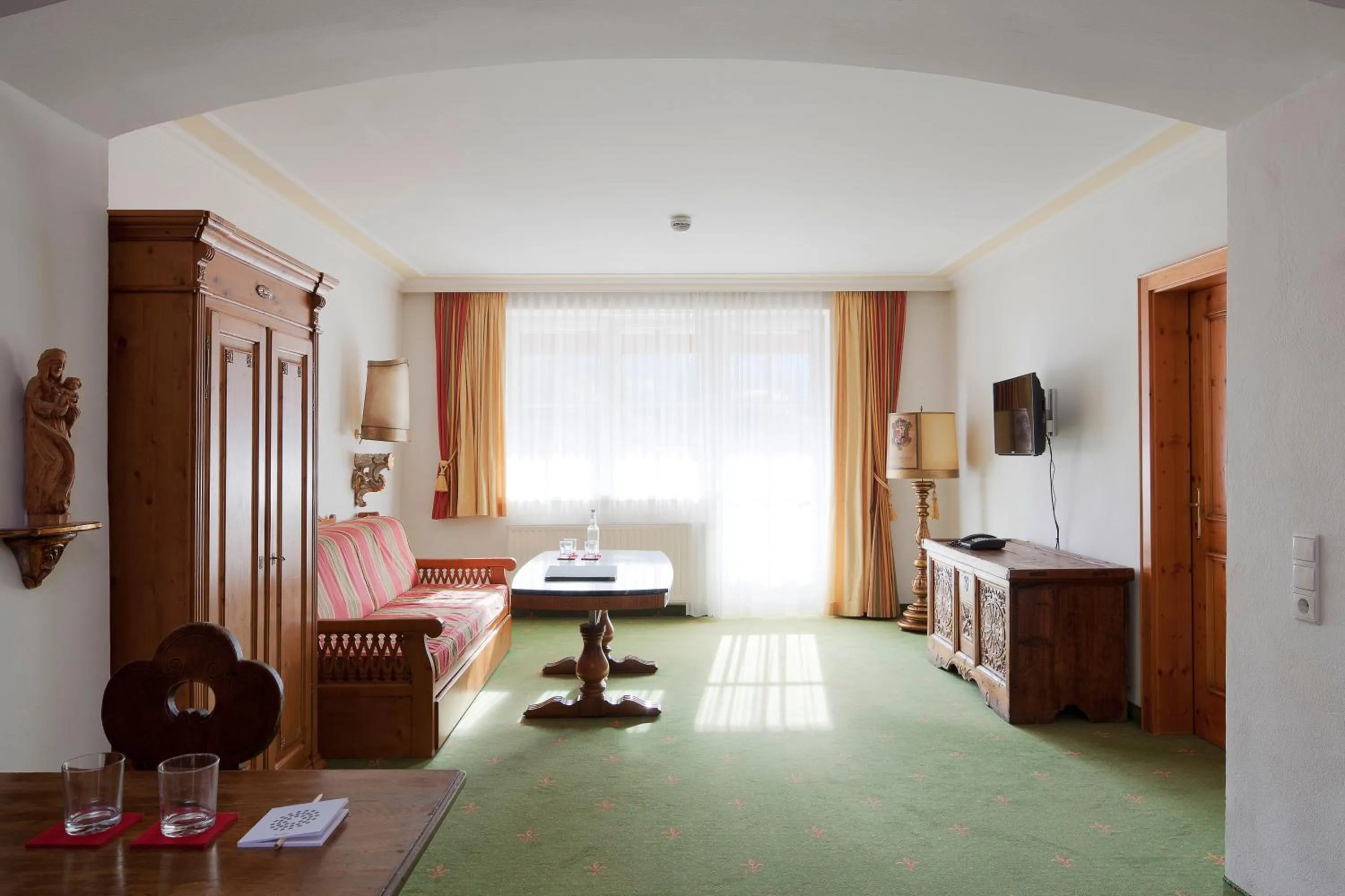 Seating area, Bed in Aparthotel Chalet Wetzlgut