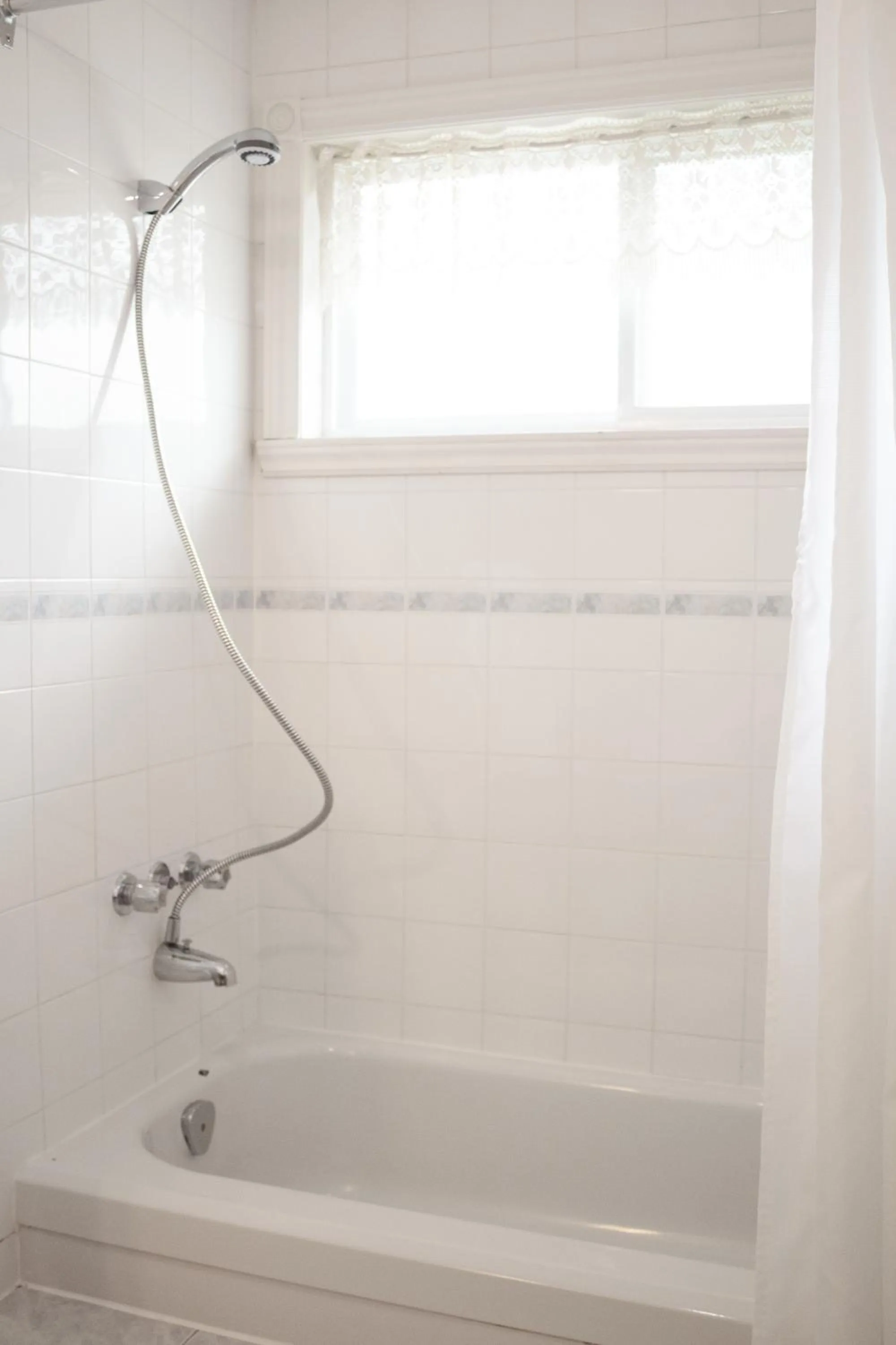 Shower in Hôtel Matha