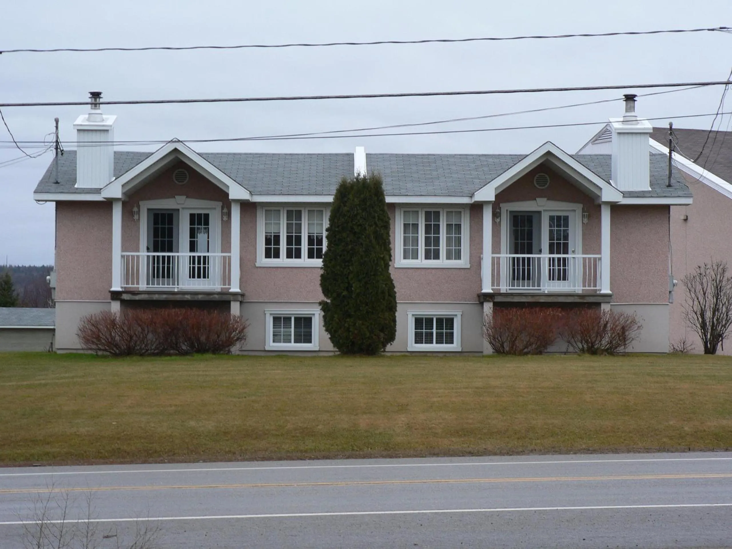 Property building in Hôtel Matha