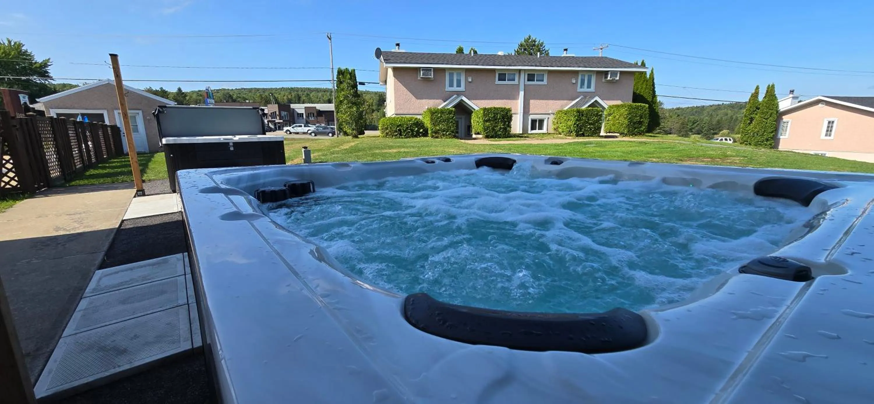 Hot Tub in Hôtel Matha