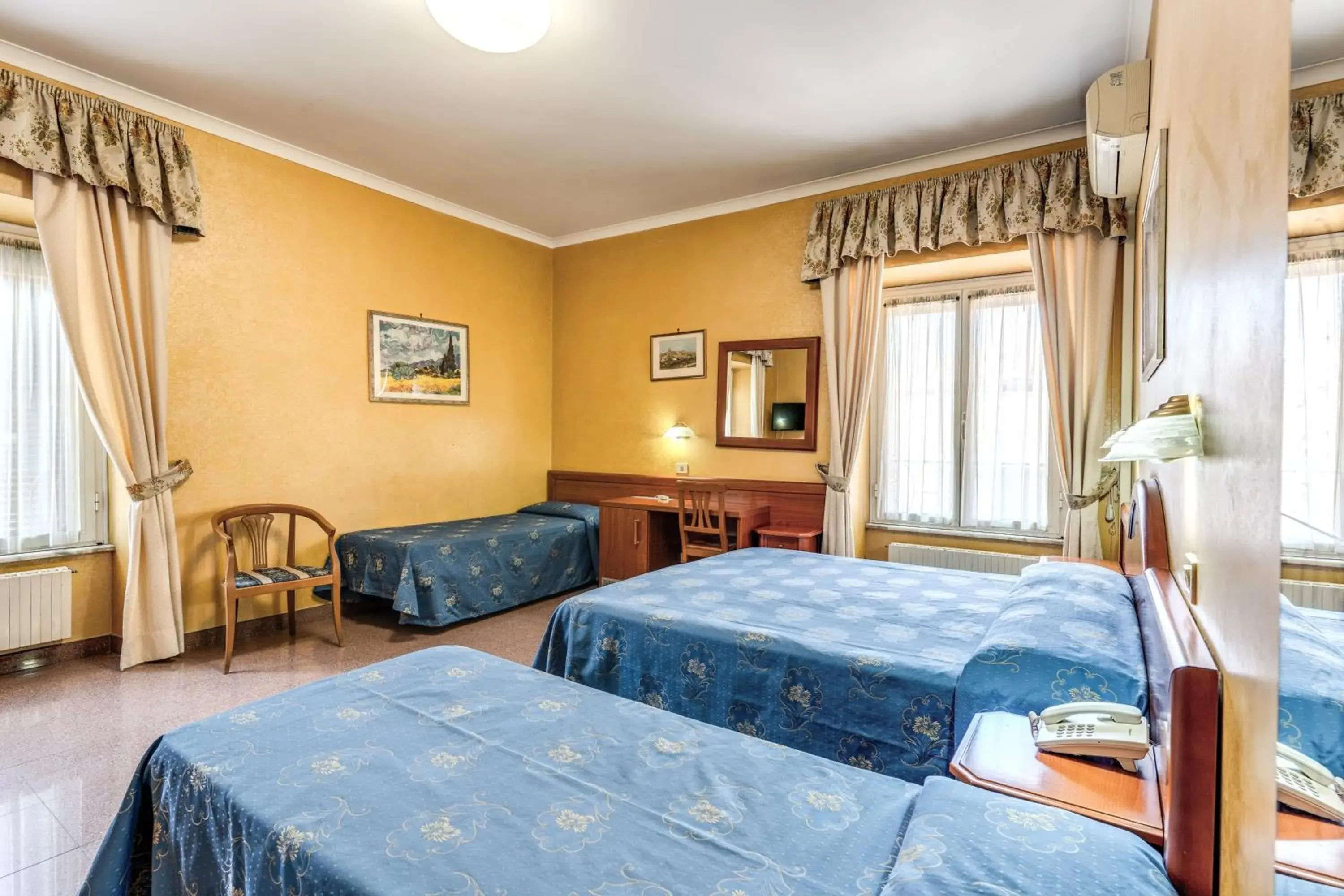 Bedroom, Bed in Hotel Milo Bedroom, Bed in Hotel Milo