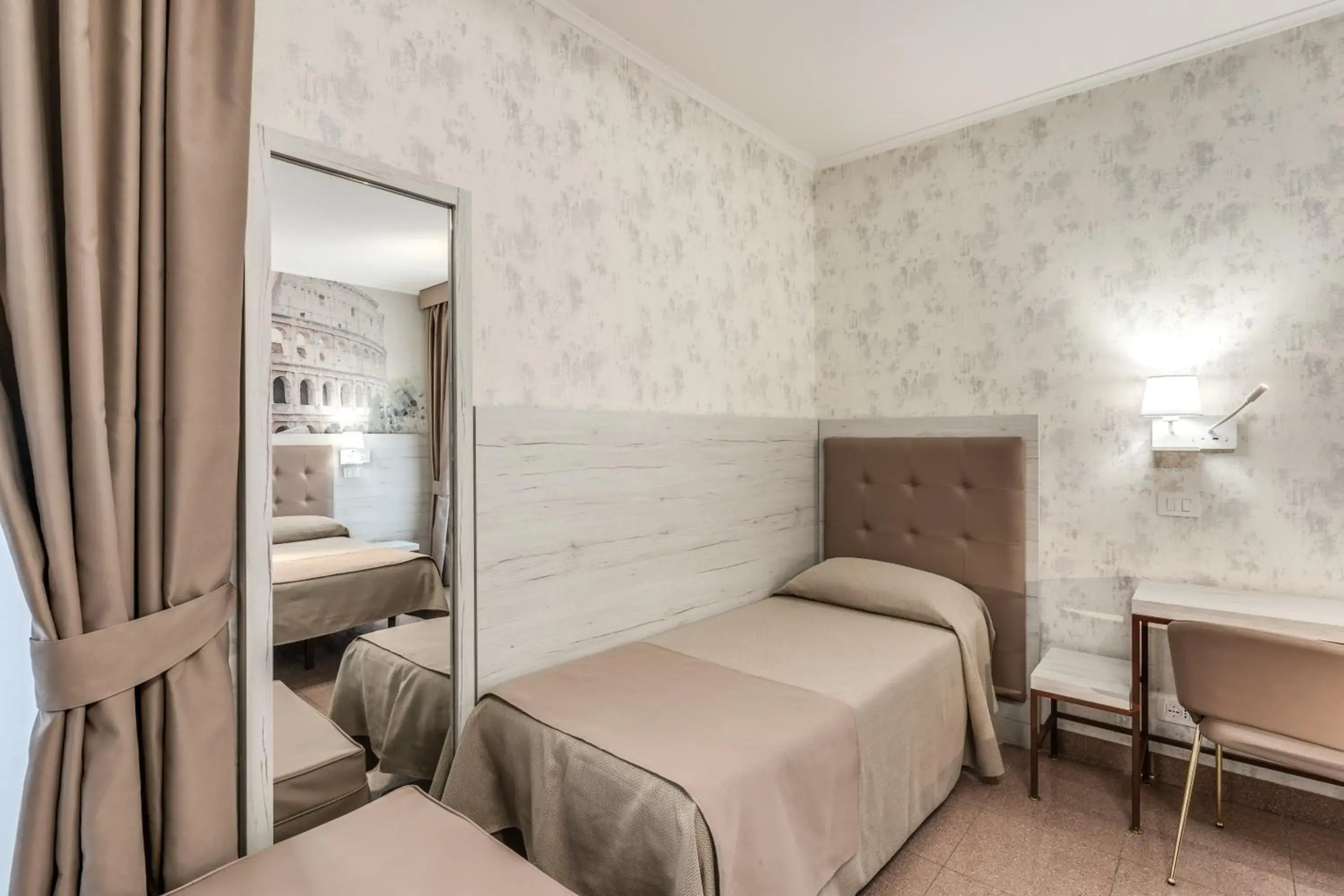 Superior Single Room in Hotel Milo Superior Single Room in Hotel Milo