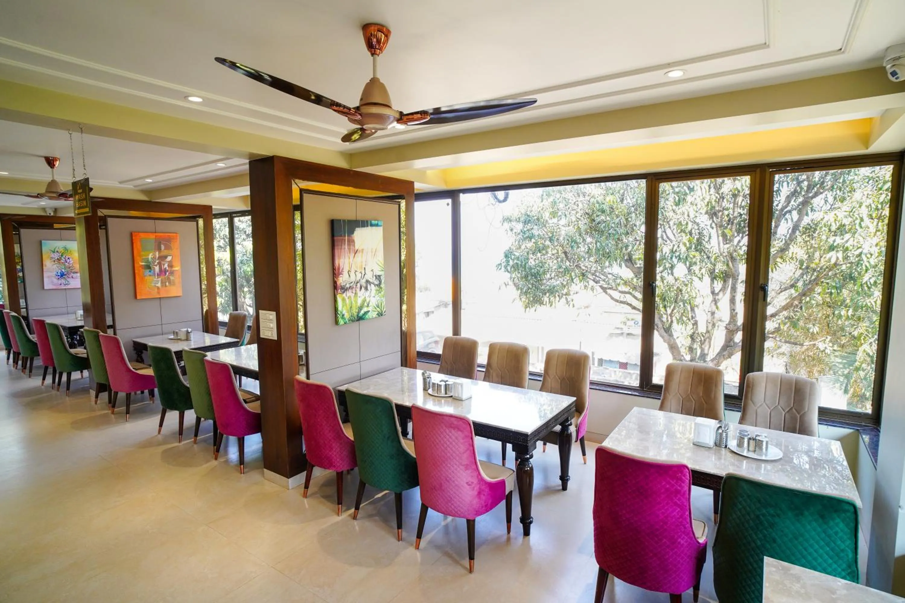 Restaurant/places to eat in VIRASAT RESORT