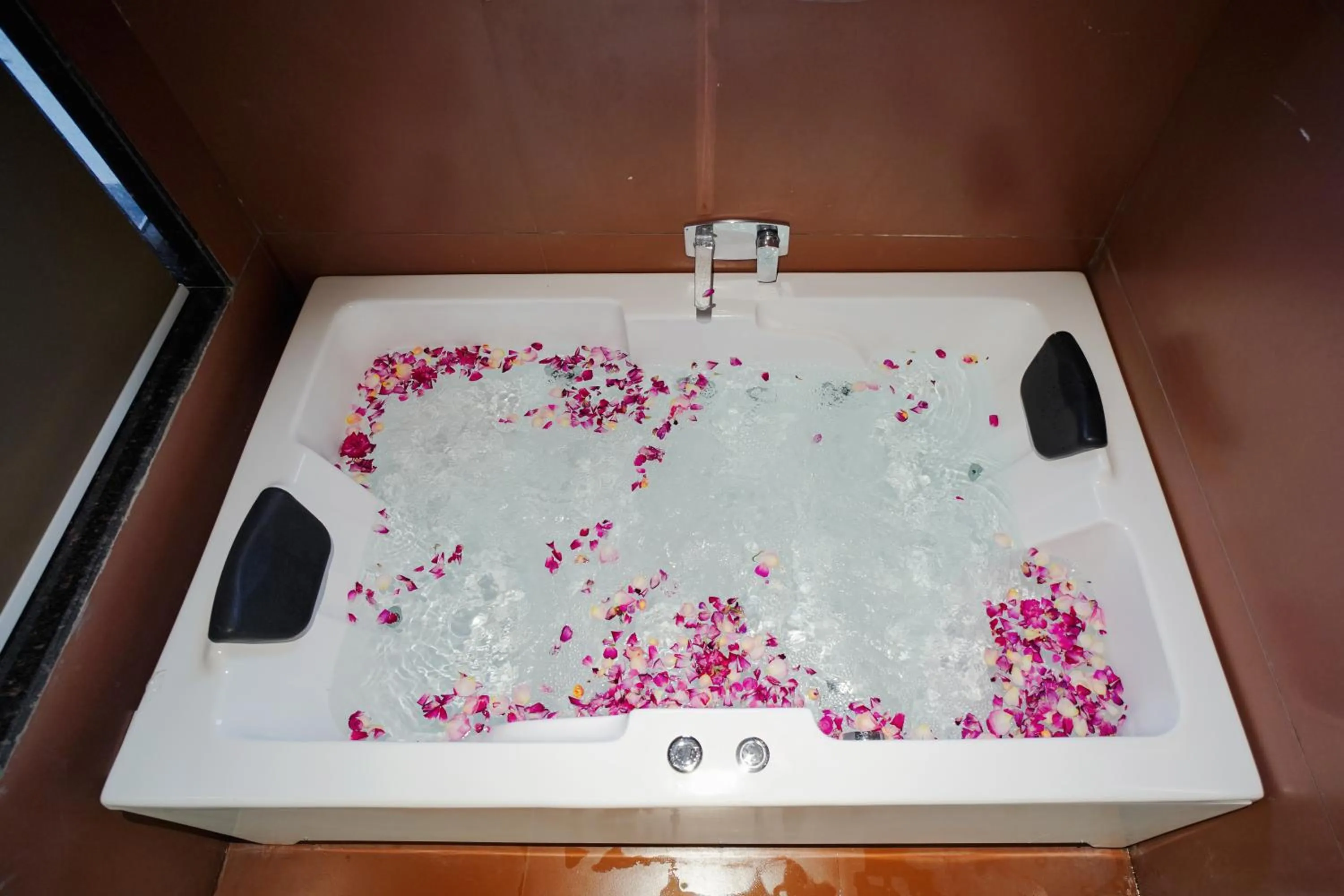 Bath in VIRASAT RESORT