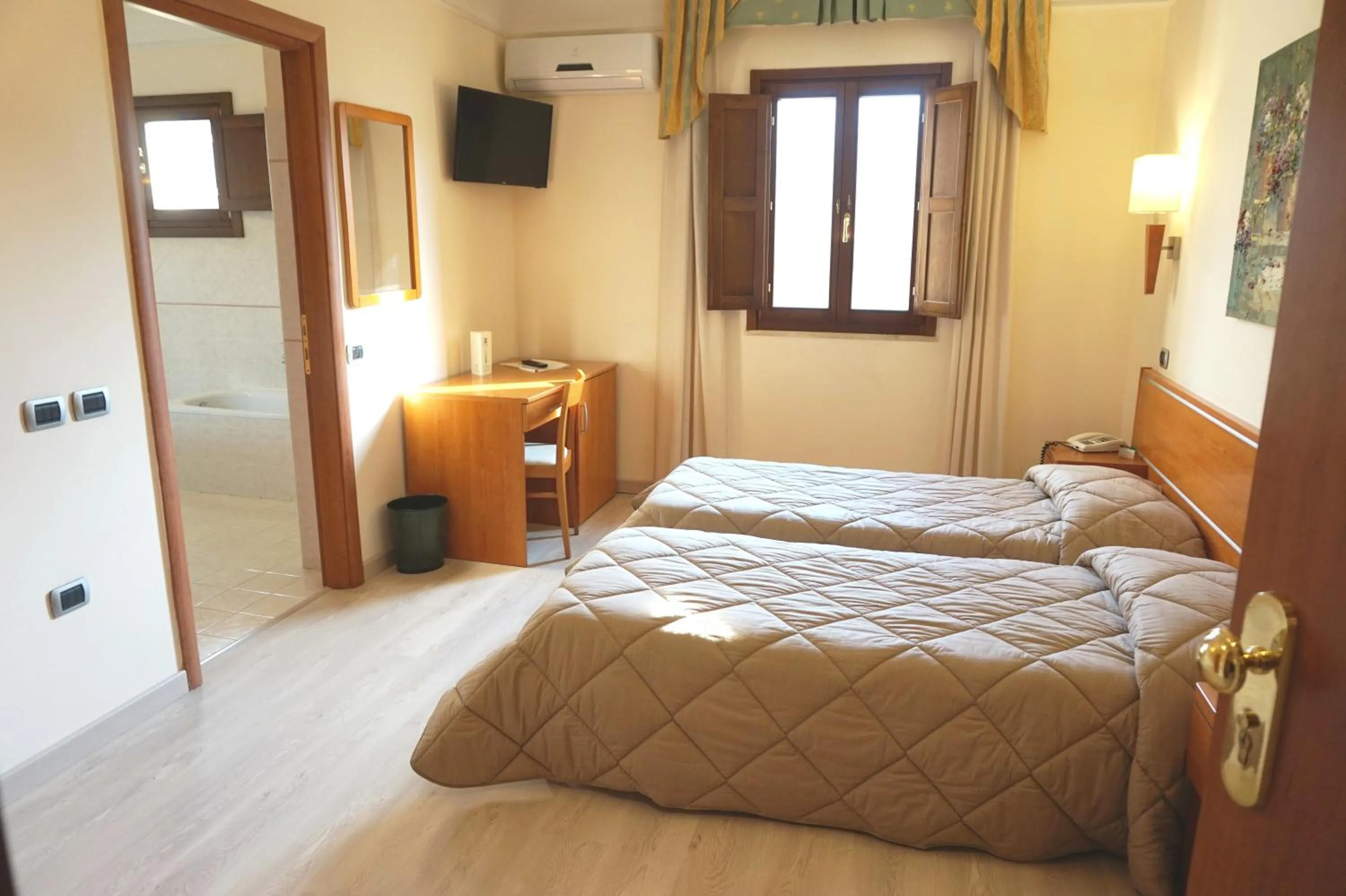 Bedroom, Bed in Bel Sito Hotel Due Torri