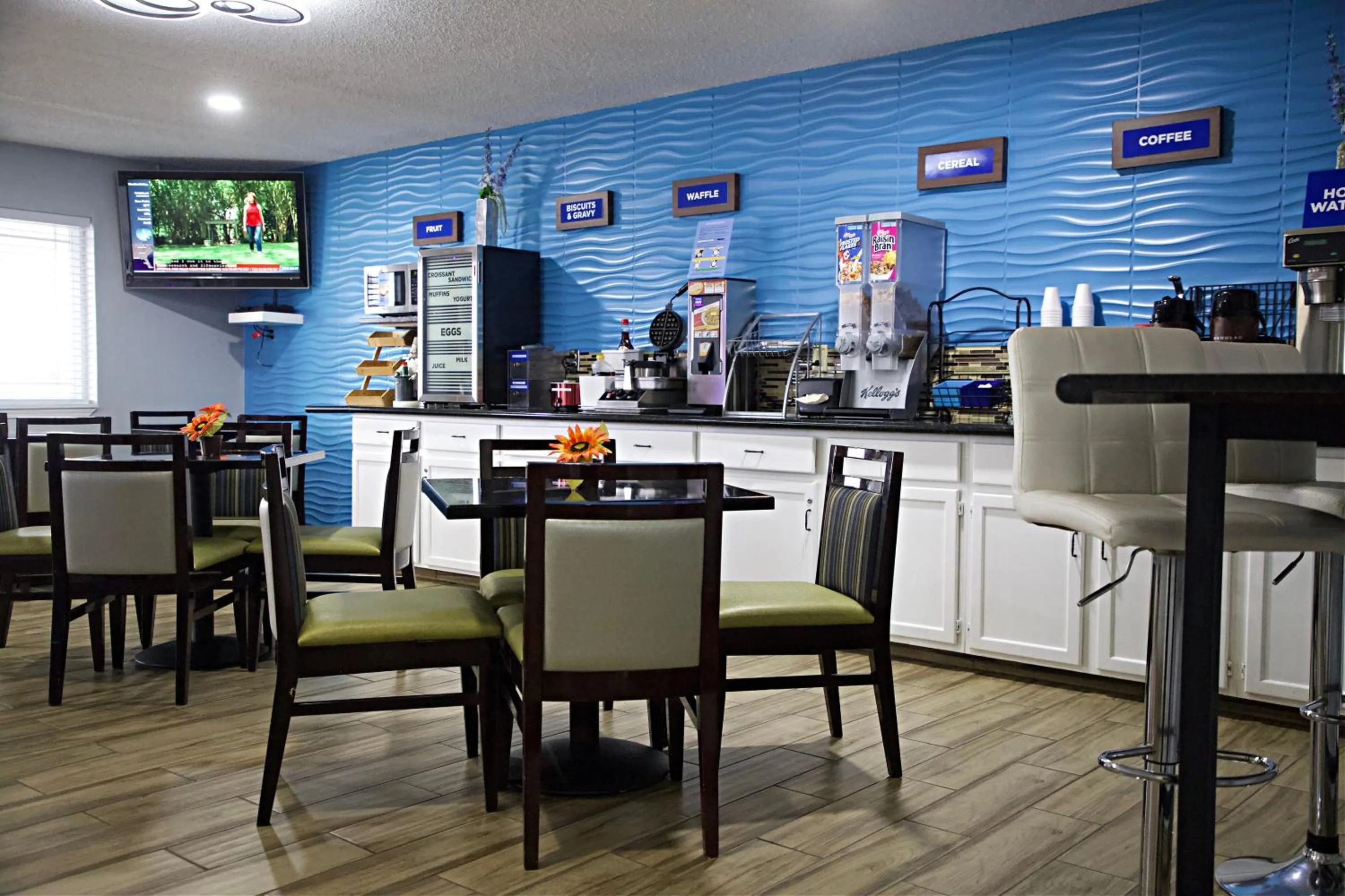 Breakfast in Express Inn Parsons