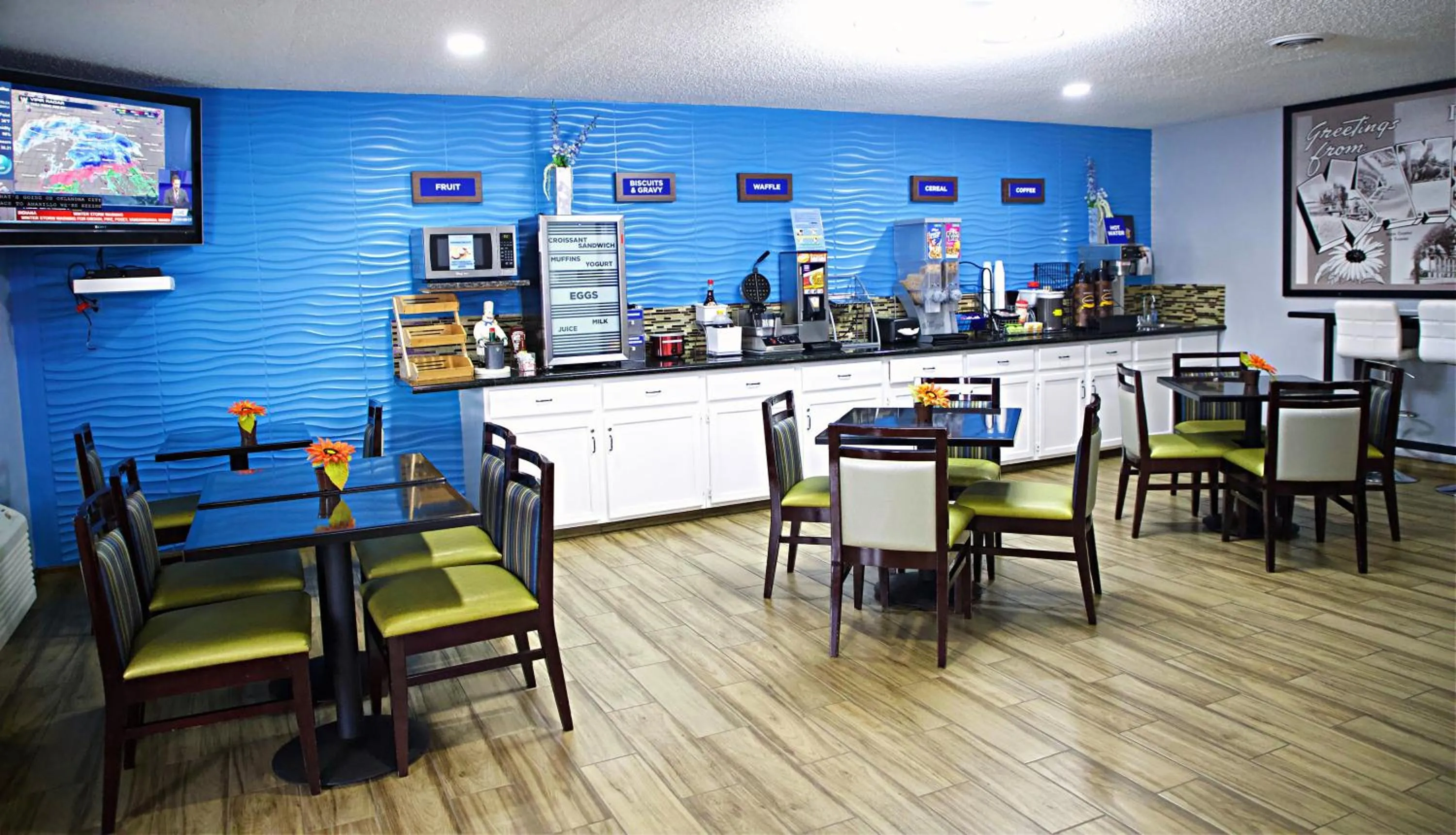 Breakfast in Express Inn Parsons