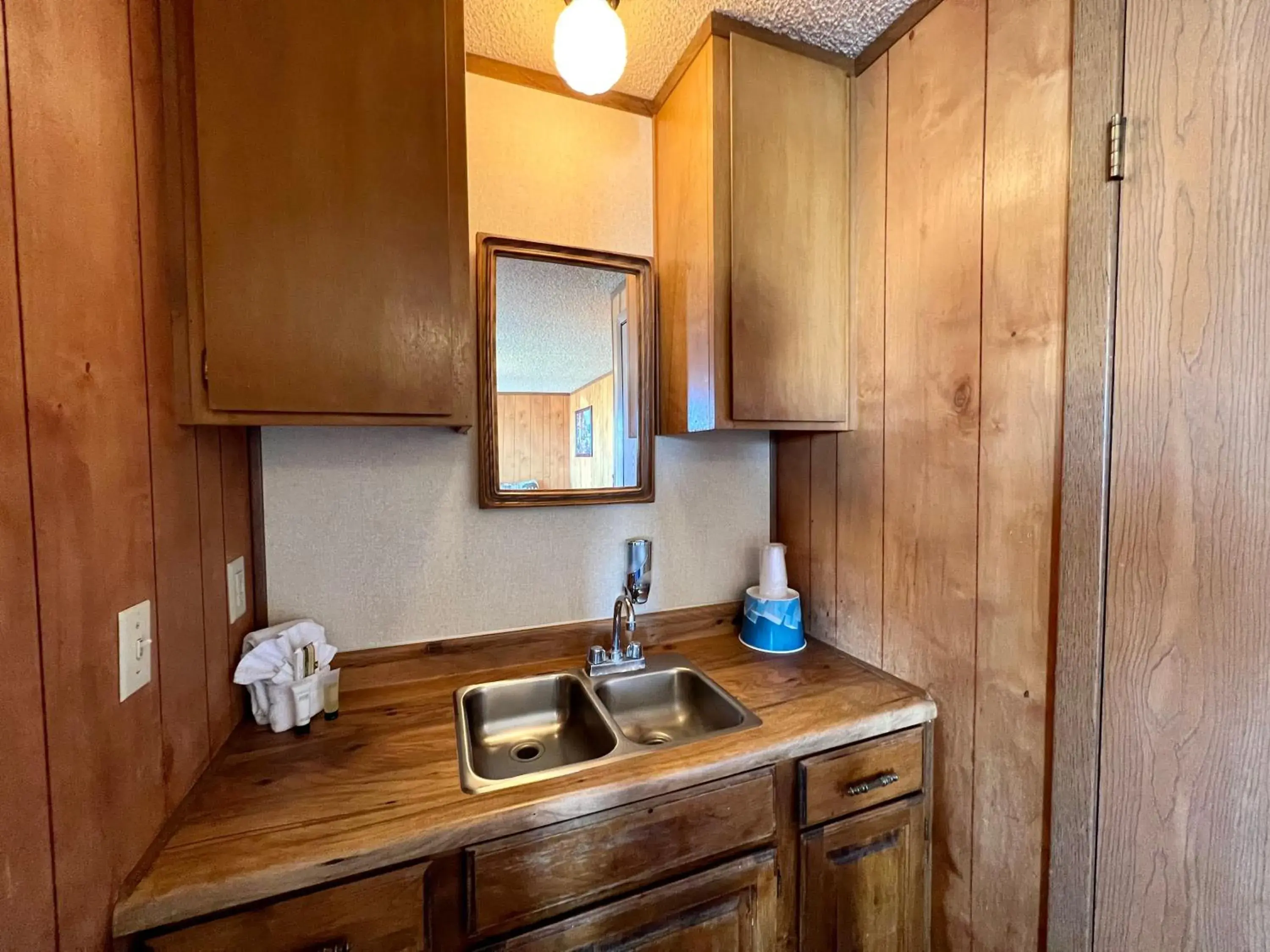 Deluxe Queen Studio in Border Inn Casino Deluxe Queen Studio in Border Inn Casino