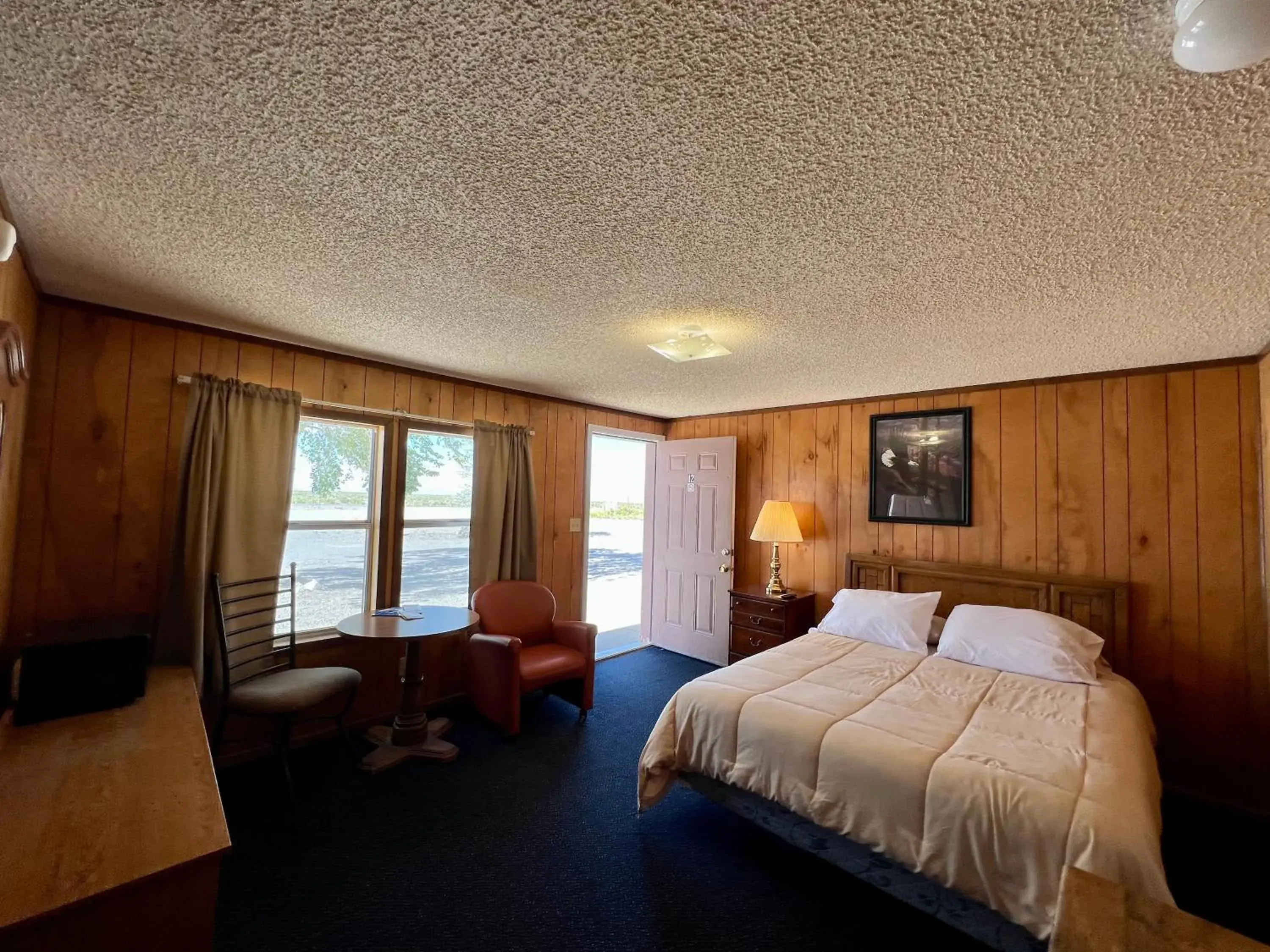 Deluxe Queen Room in Border Inn Casino Deluxe Queen Room in Border Inn Casino