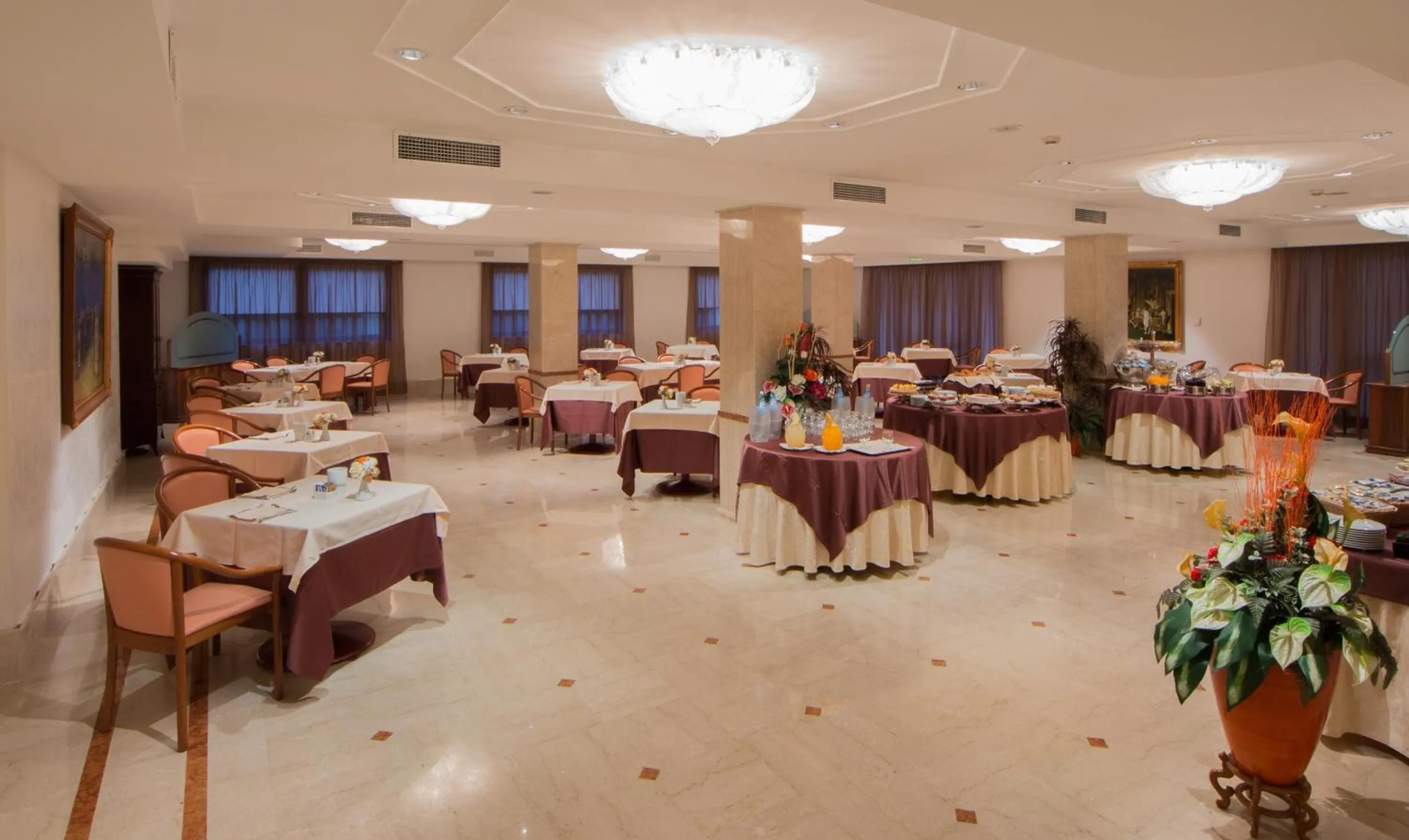 Restaurant/places to eat in Best Western Hotel Globus City
