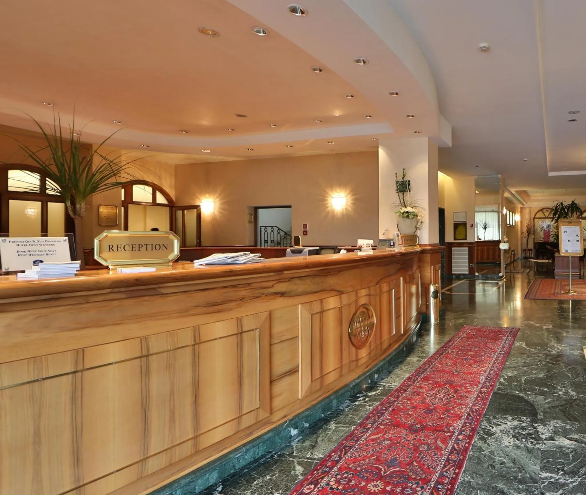 Lobby or reception in Best Western Hotel Globus City
