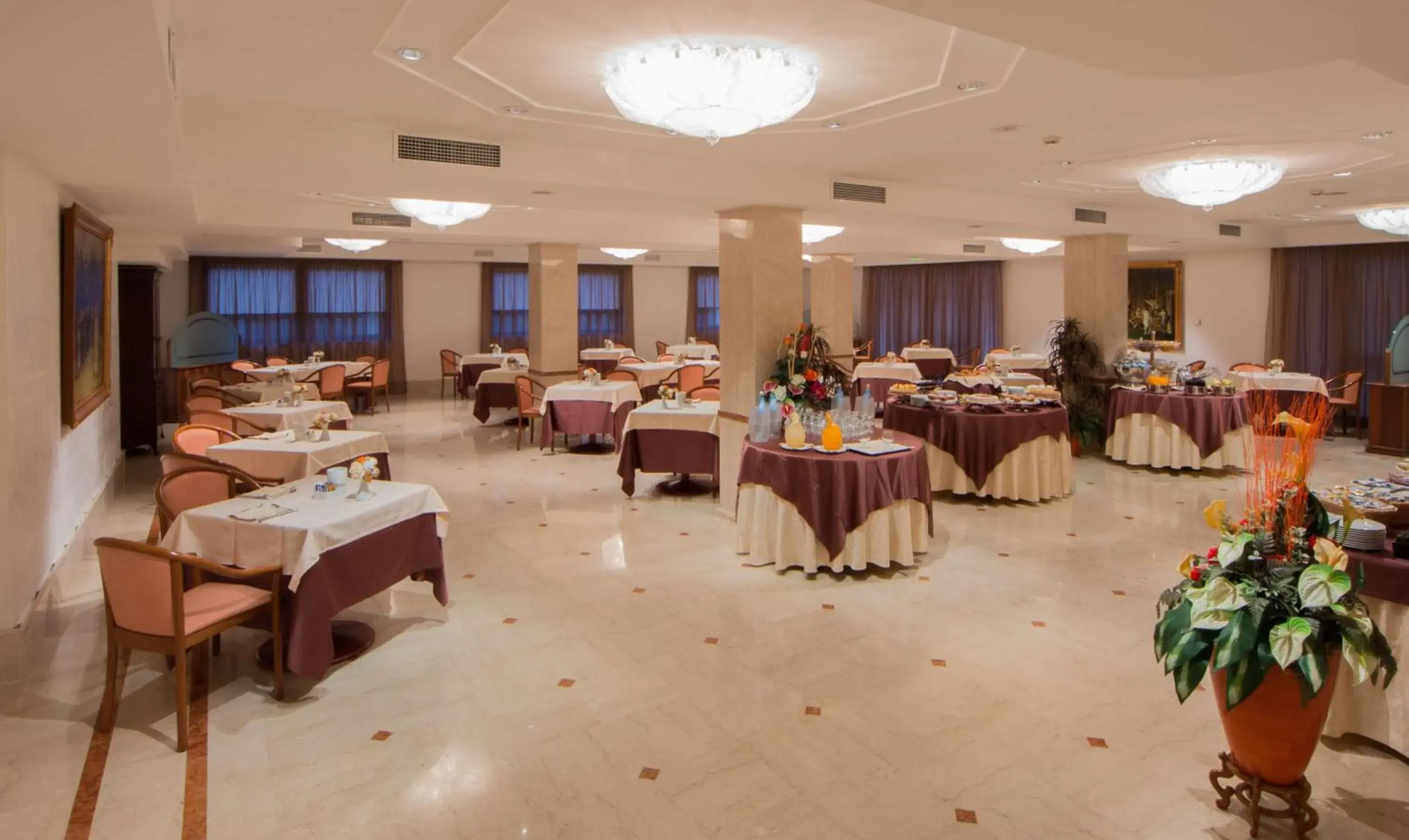 Restaurant/places to eat in Best Western Hotel Globus City Restaurant/places to eat in Best Western Hotel Globus City
