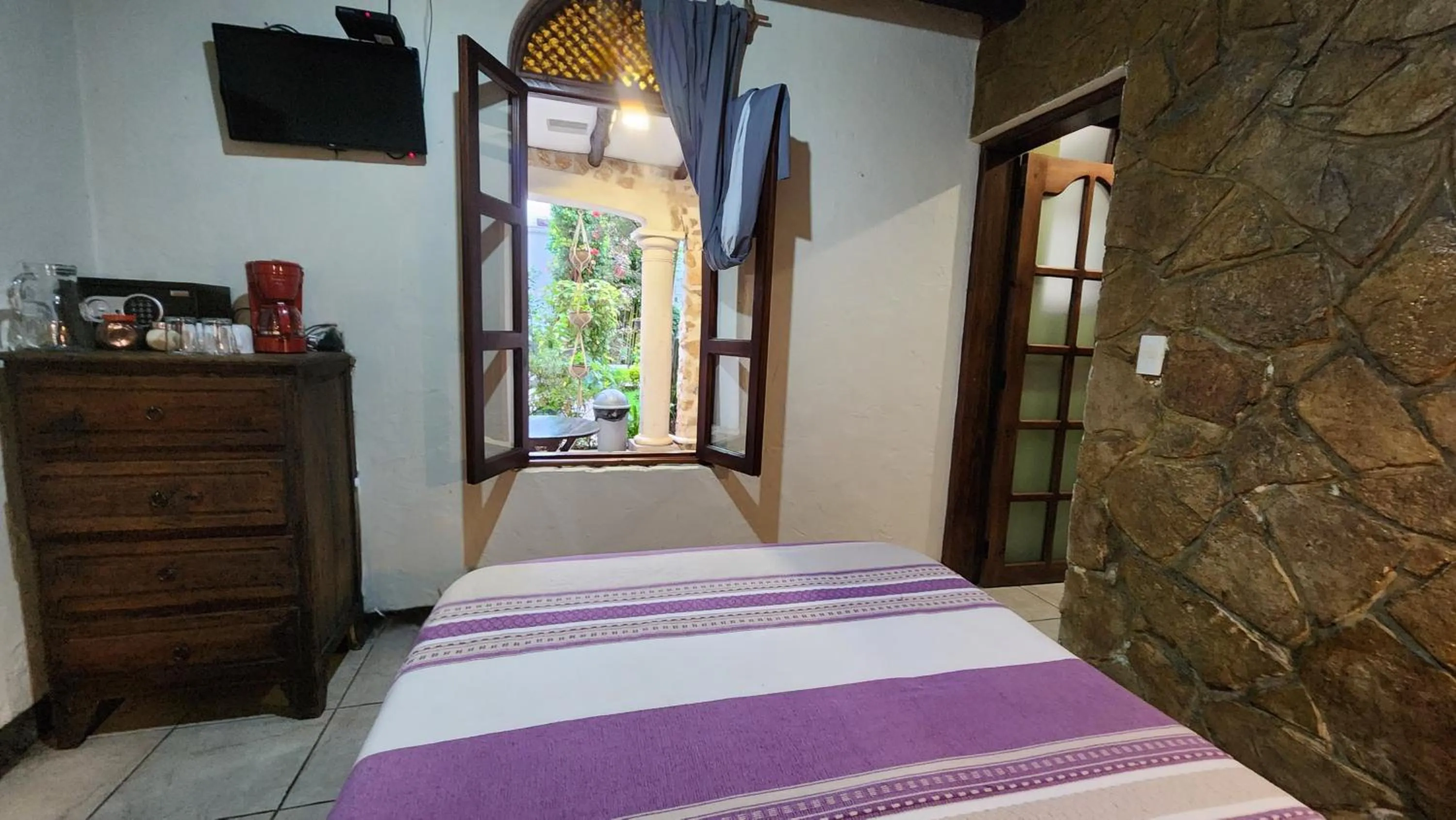 Bed in Arte Sano Hotel San Cristobal