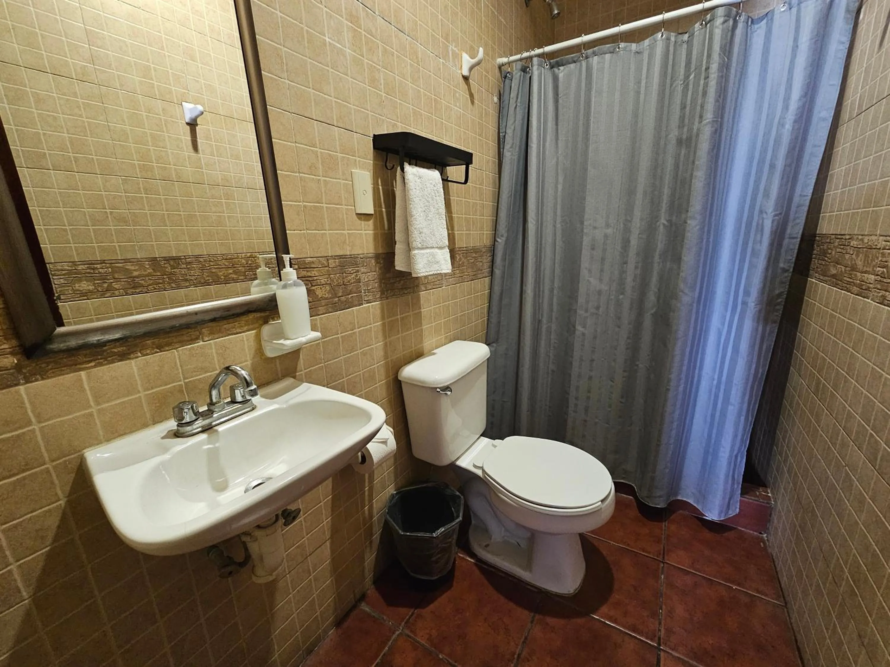 Shower in Arte Sano Hotel San Cristobal