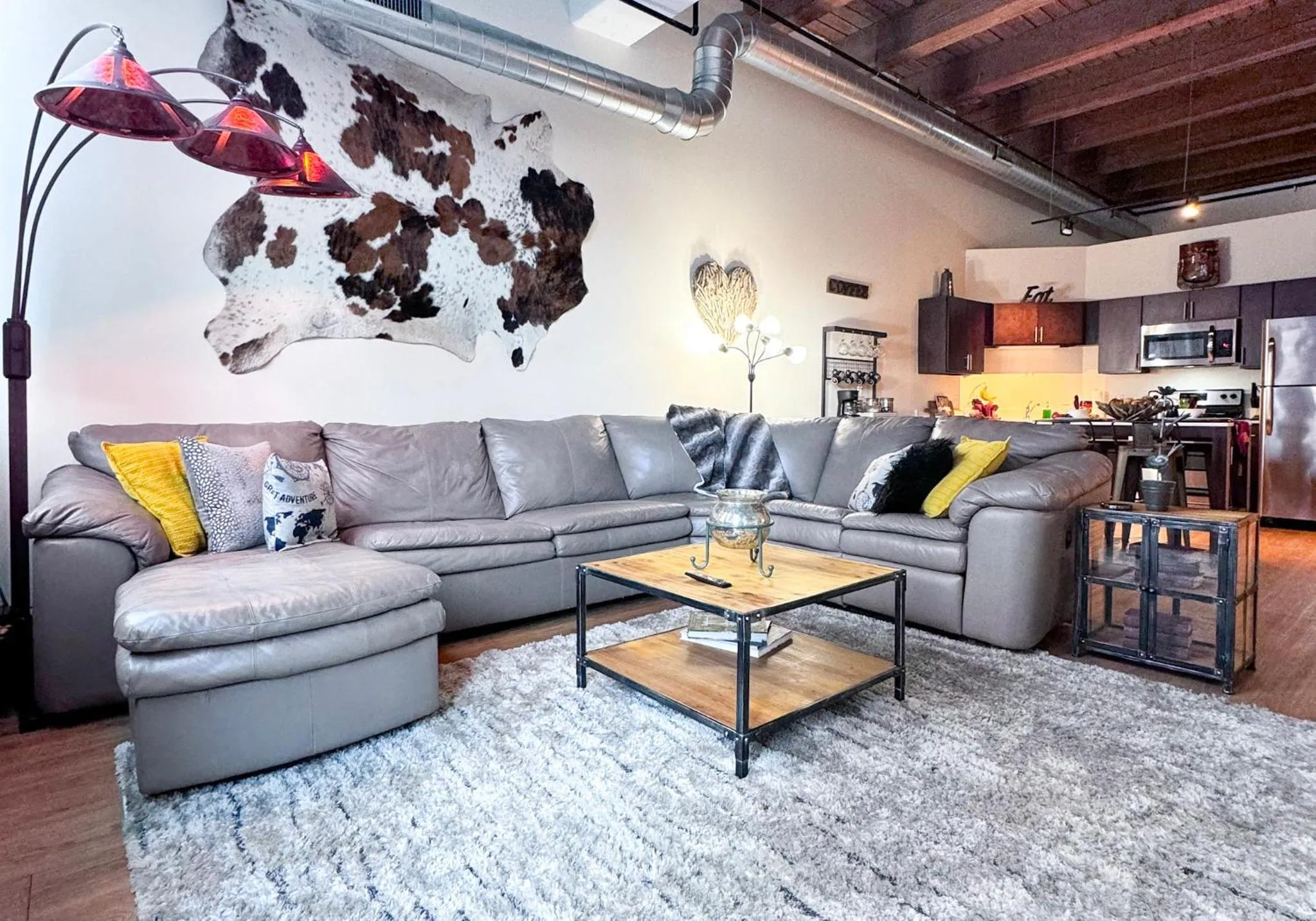 Living room in Luxéry Stay Chicago - Themed Units! Close to Downtown, McCormick Place & Wintrust Arena