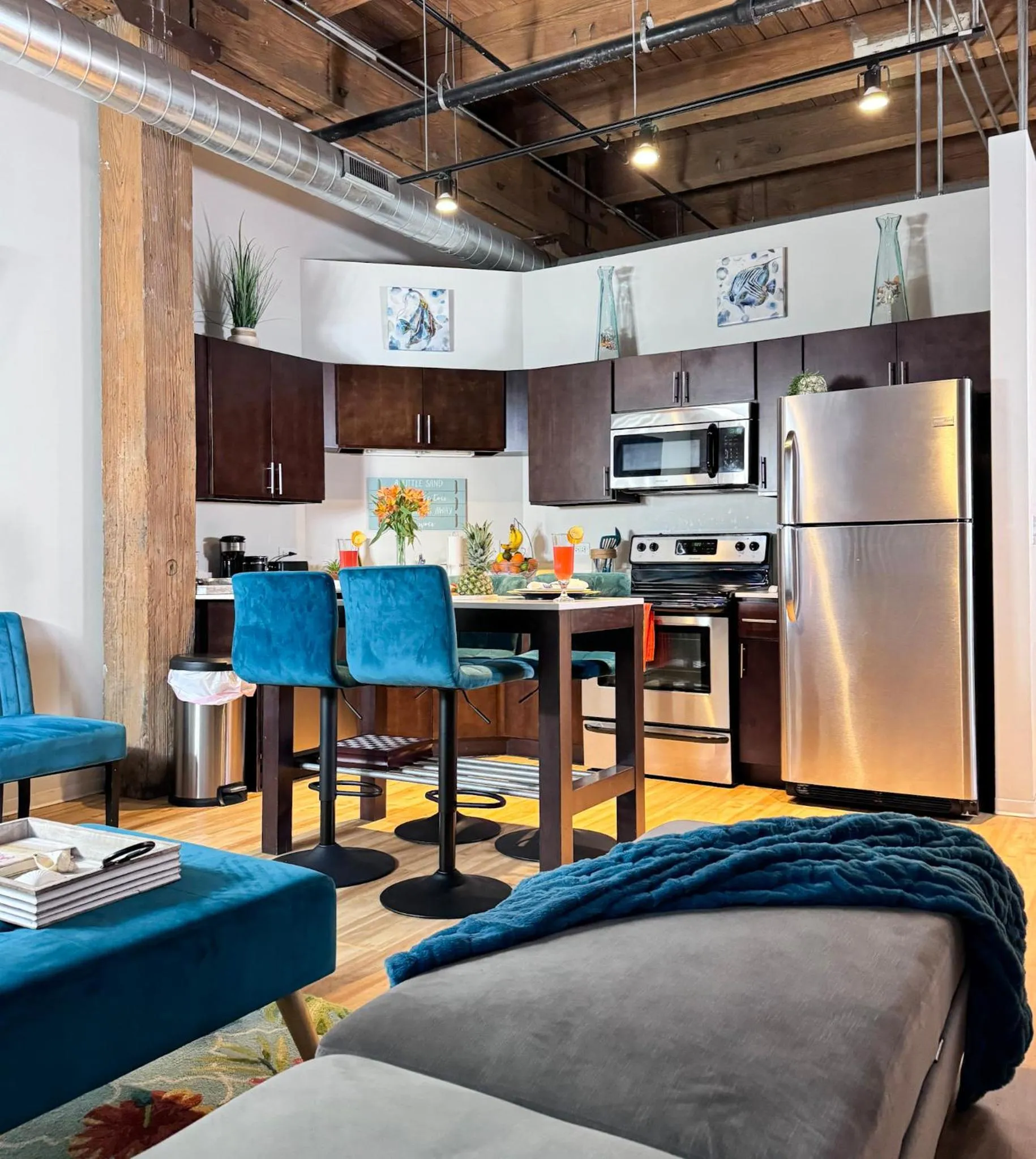 kitchen in Luxéry Stay Chicago - Themed Units! Close to Downtown, McCormick Place & Wintrust Arena