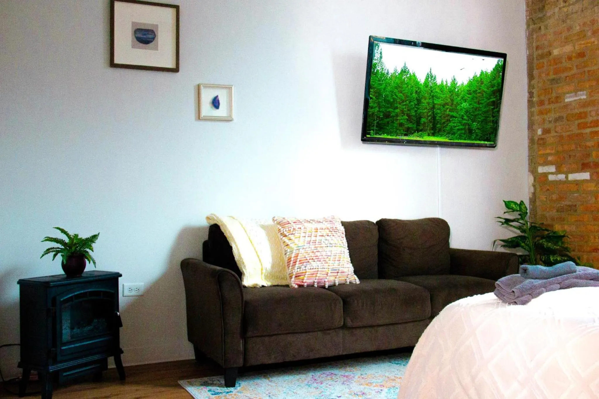 Seating area in Luxéry Stay Chicago - Themed Units! Close to Downtown, McCormick Place & Wintrust Arena