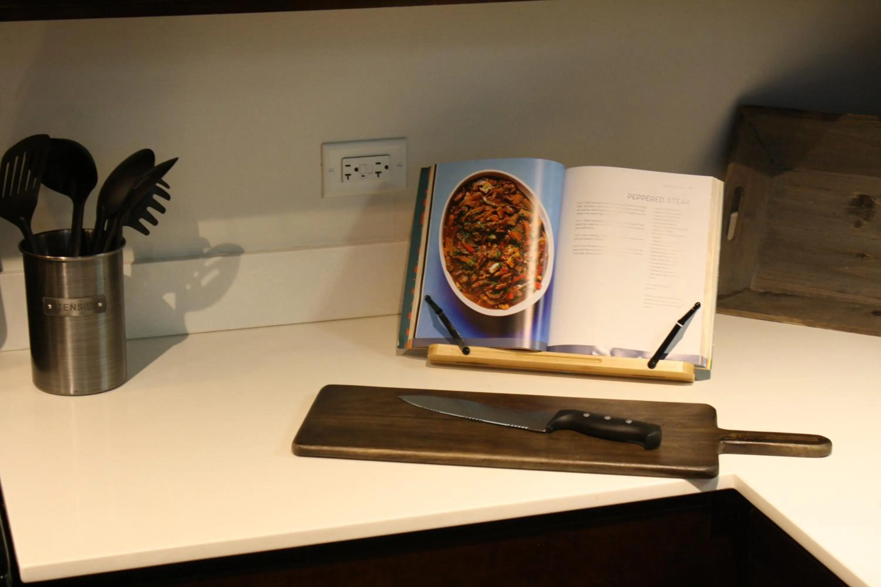 Food and drinks in Luxéry Stay Chicago - Themed Units! Close to Downtown, McCormick Place & Wintrust Arena