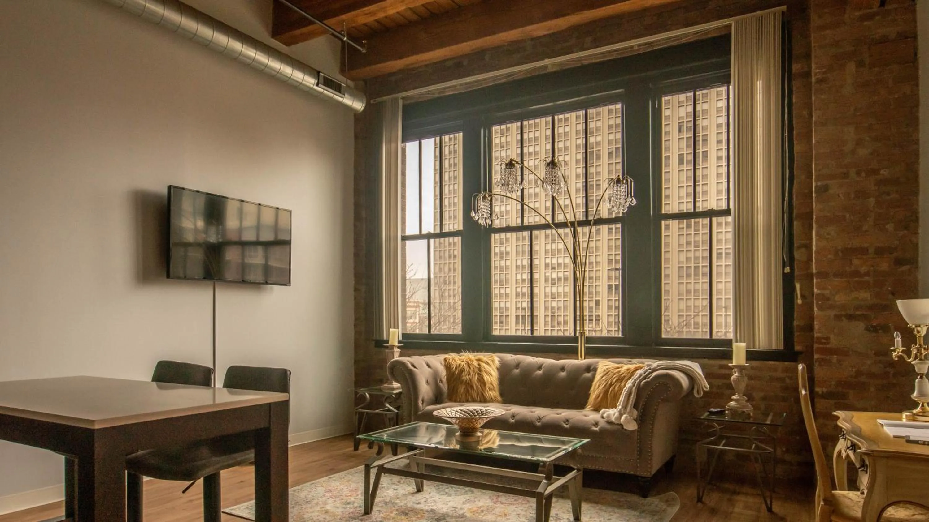 Living room in Luxéry Stay Chicago - Themed Units! Close to Downtown, McCormick Place & Wintrust Arena