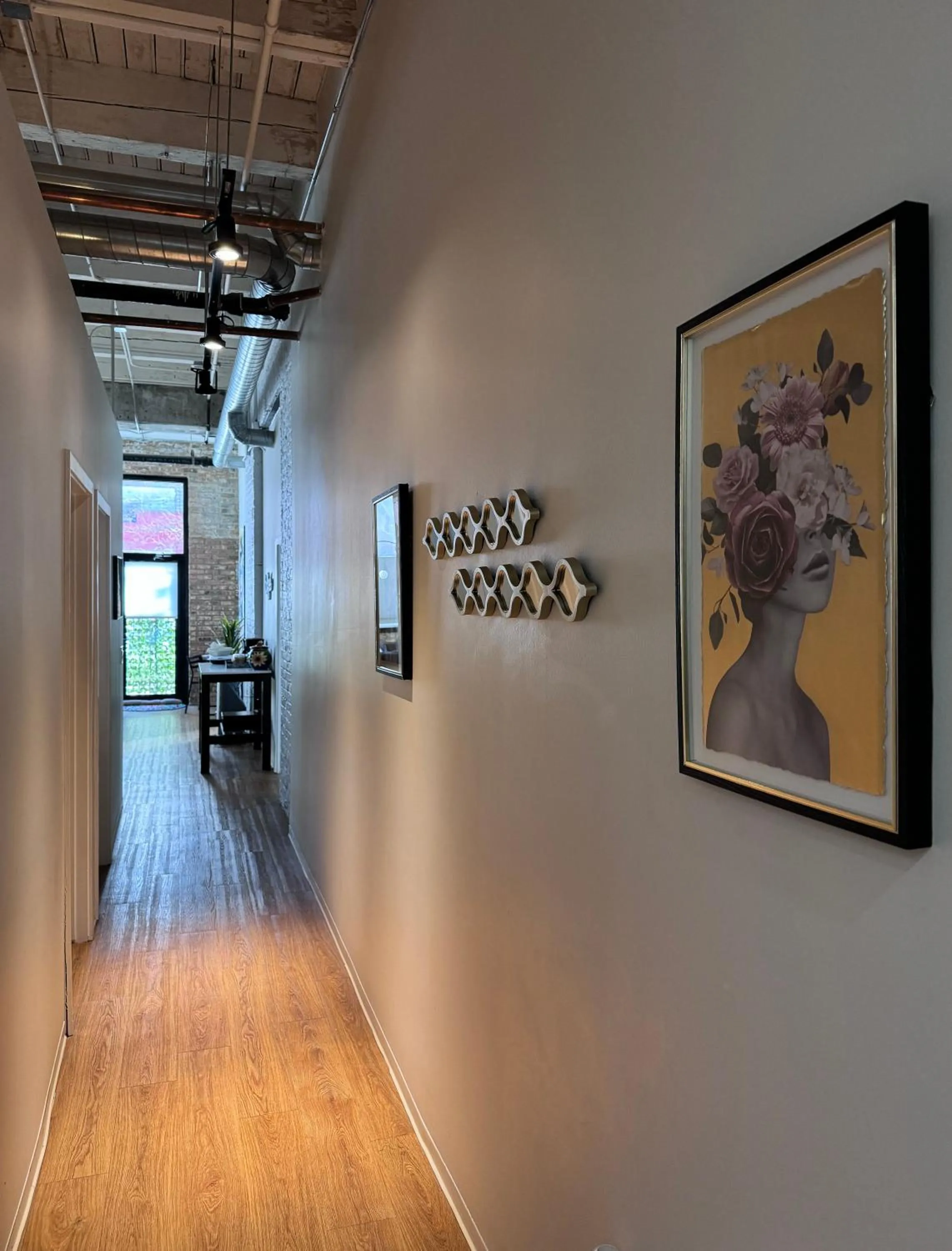 Facade/entrance in Luxéry Stay Chicago - Themed Units! Close to Downtown, McCormick Place & Wintrust Arena