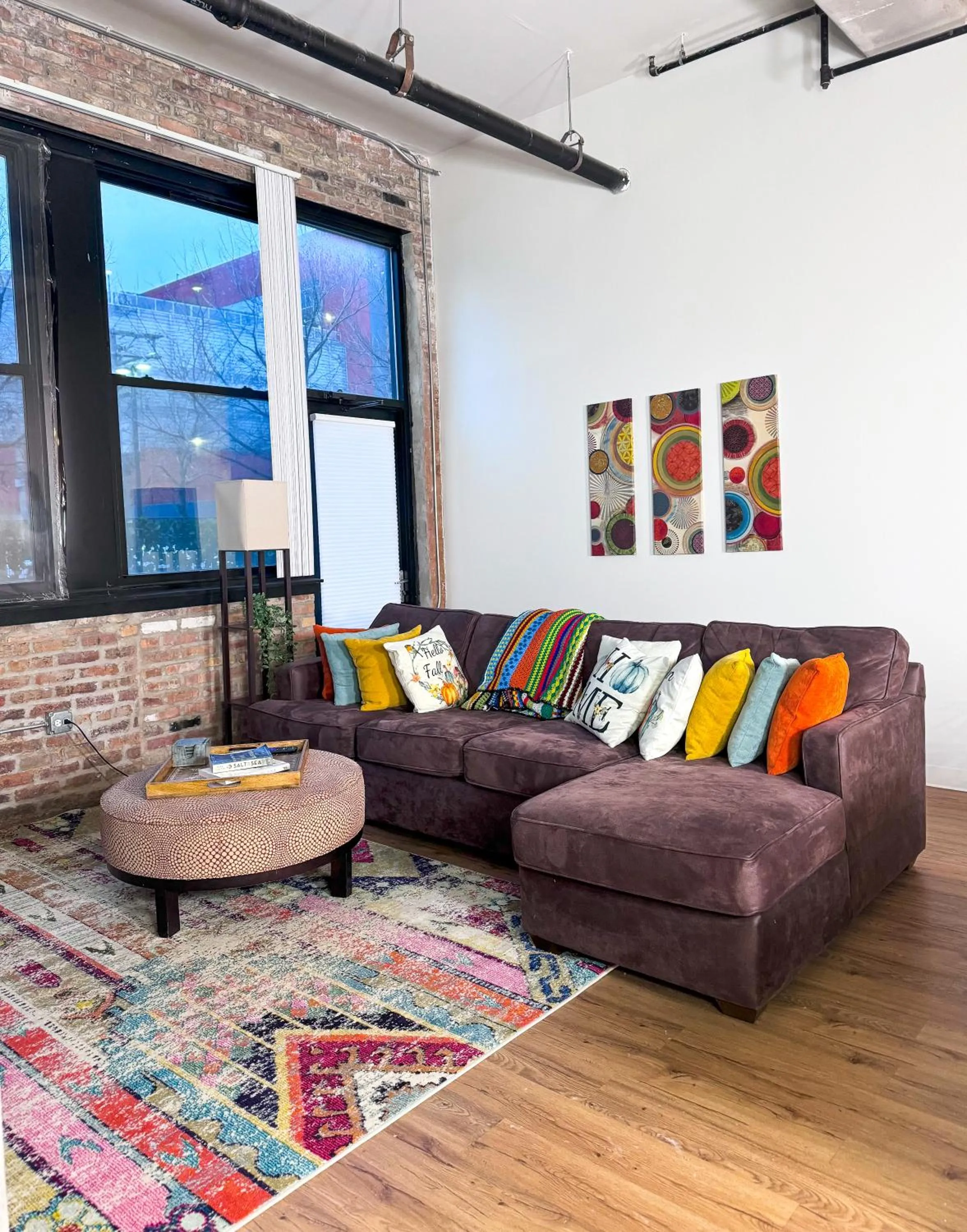 Living room in Luxéry Stay Chicago - Themed Units! Close to Downtown, McCormick Place & Wintrust Arena