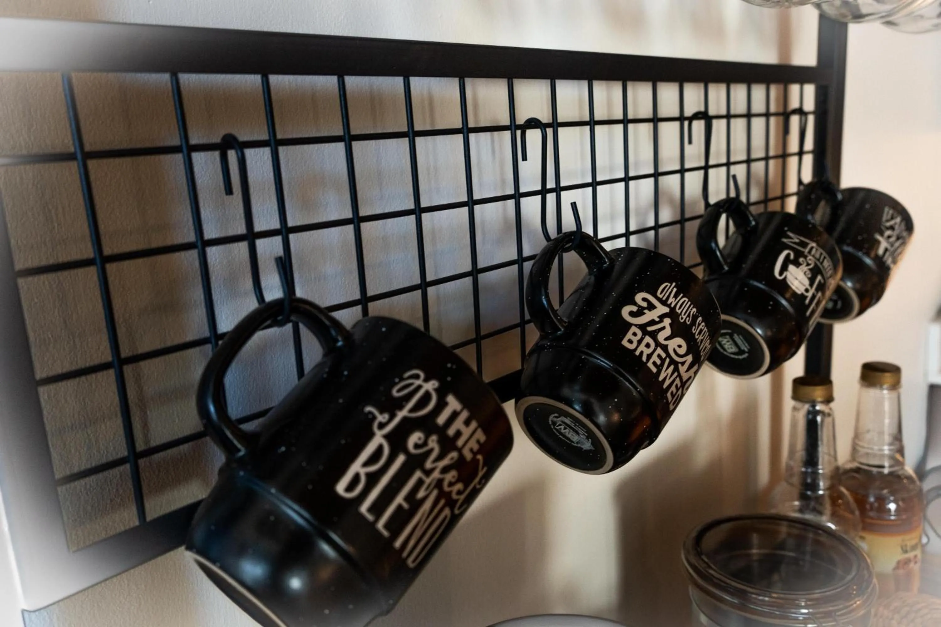 Coffee/tea facilities in Luxéry Stay Chicago - Themed Units! Close to Downtown, McCormick Place & Wintrust Arena