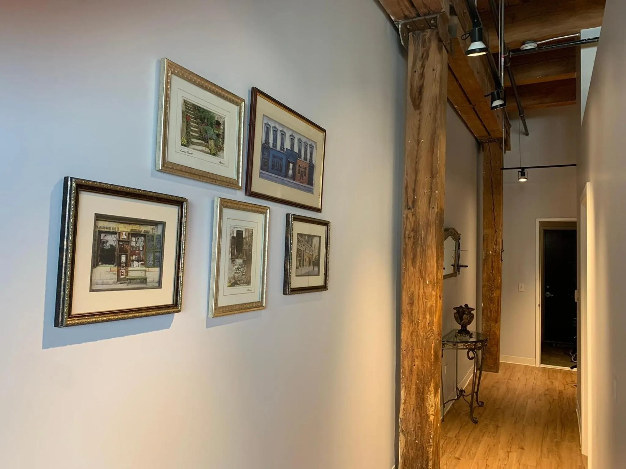 Decorative detail in Luxéry Stay Chicago - Themed Units! Close to Downtown, McCormick Place & Wintrust Arena