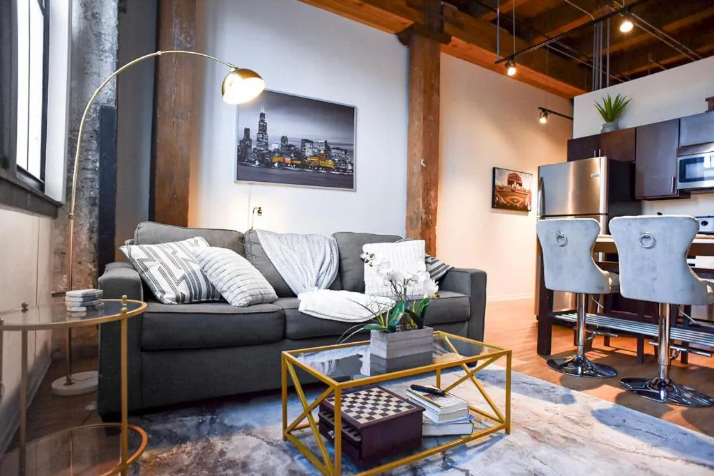 Living room in Luxéry Stay Chicago - Themed Units! Close to Downtown, McCormick Place & Wintrust Arena