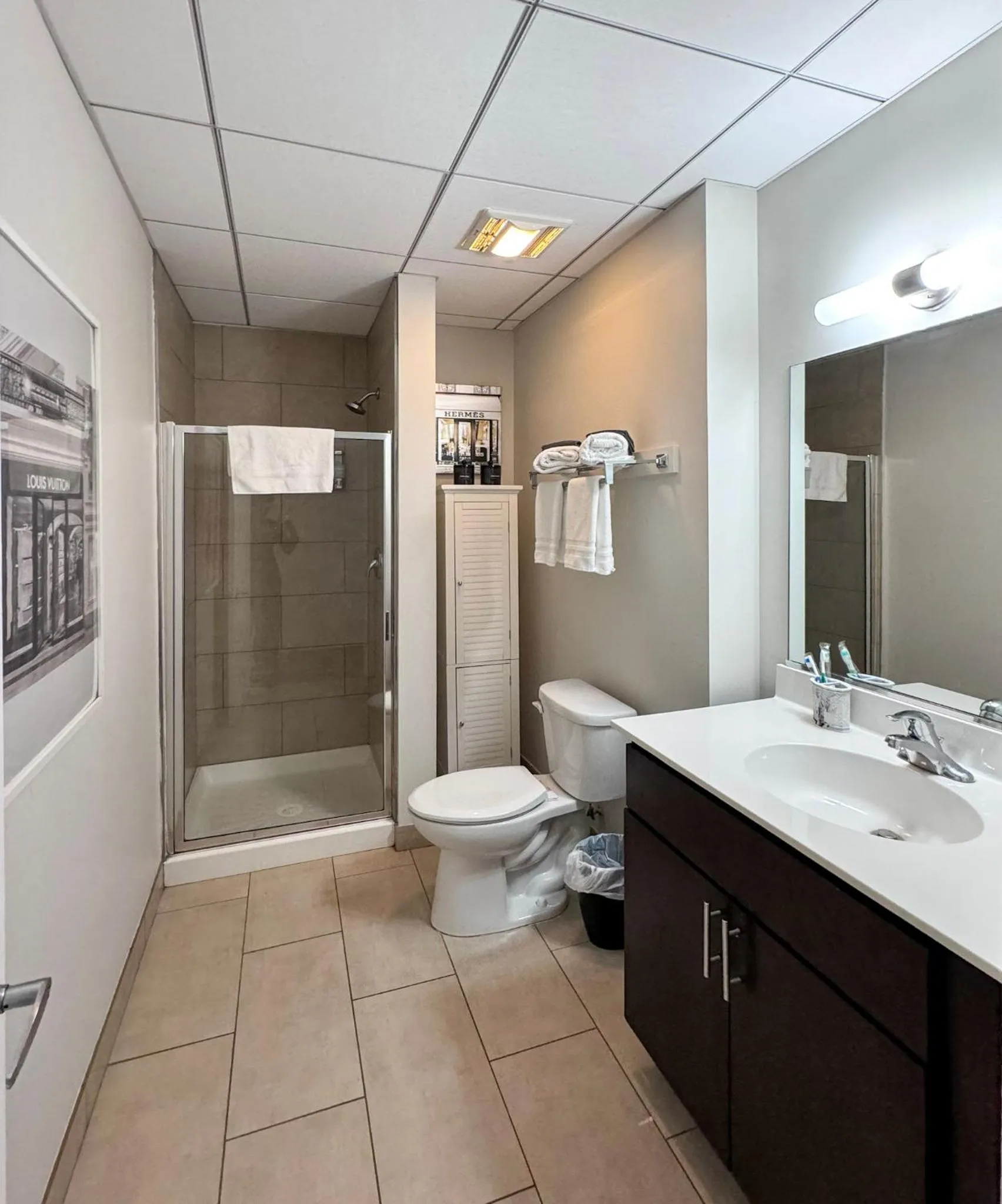 Shower in Luxéry Stay Chicago - Themed Units! Close to Downtown, McCormick Place & Wintrust Arena