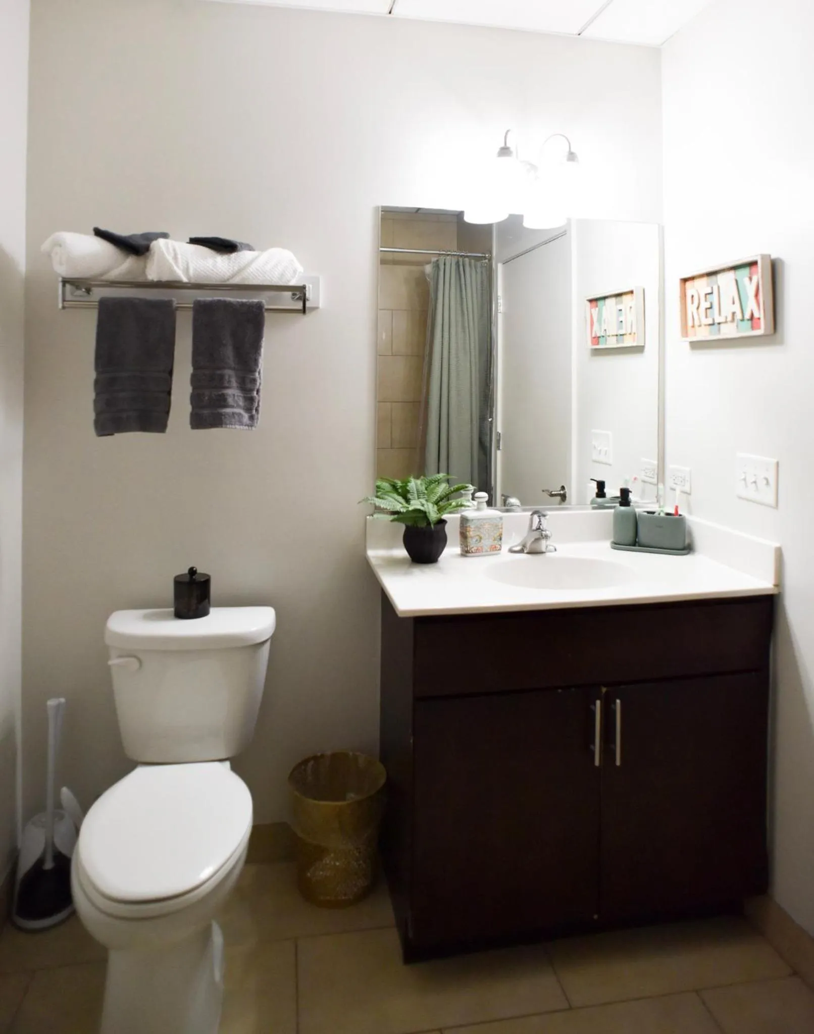 Bathroom in Luxéry Stay Chicago - Themed Units! Close to Downtown, McCormick Place & Wintrust Arena