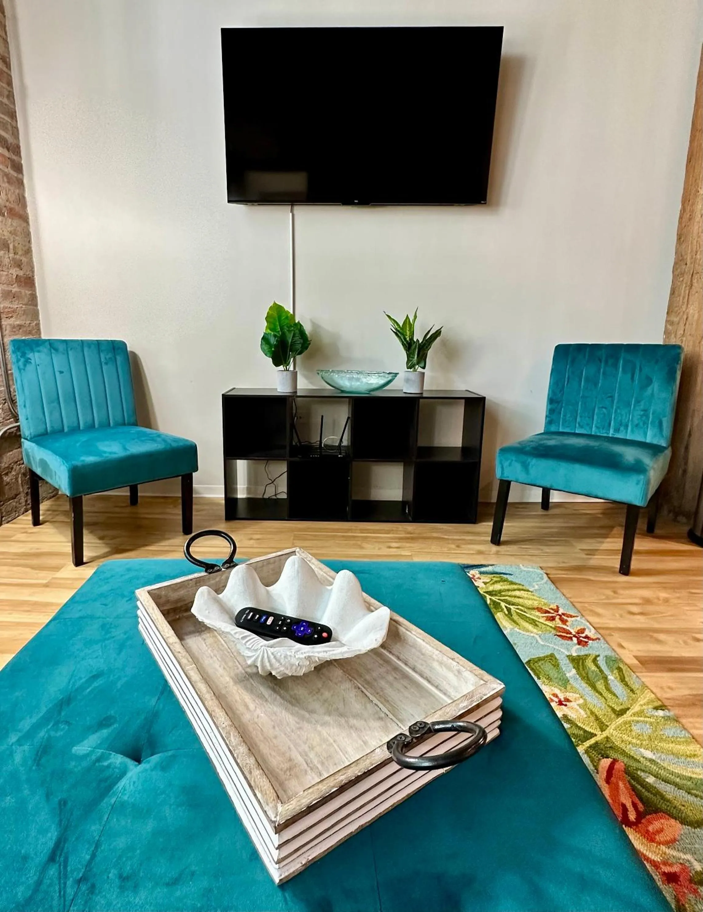 Living room in Luxéry Stay Chicago - Themed Units! Close to Downtown, McCormick Place & Wintrust Arena