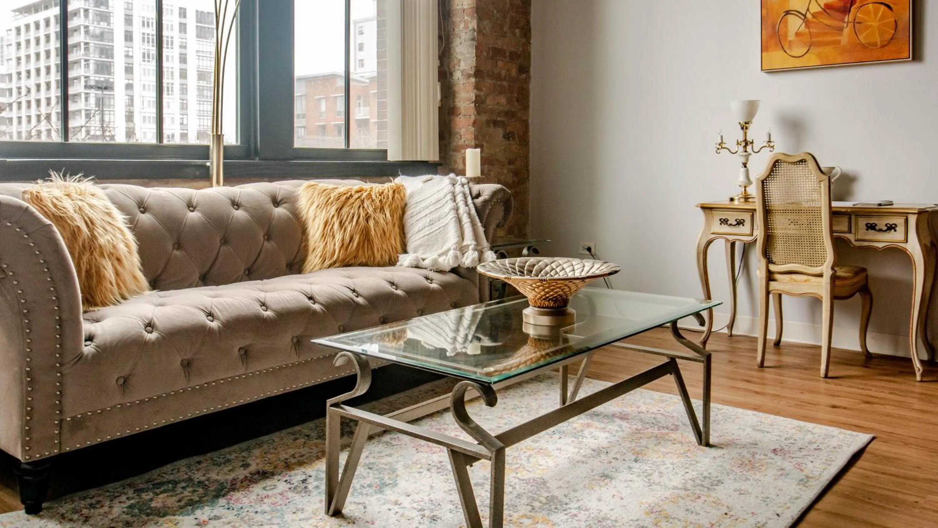 Seating area in Luxéry Stay Chicago - Themed Units! Close to Downtown, McCormick Place & Wintrust Arena