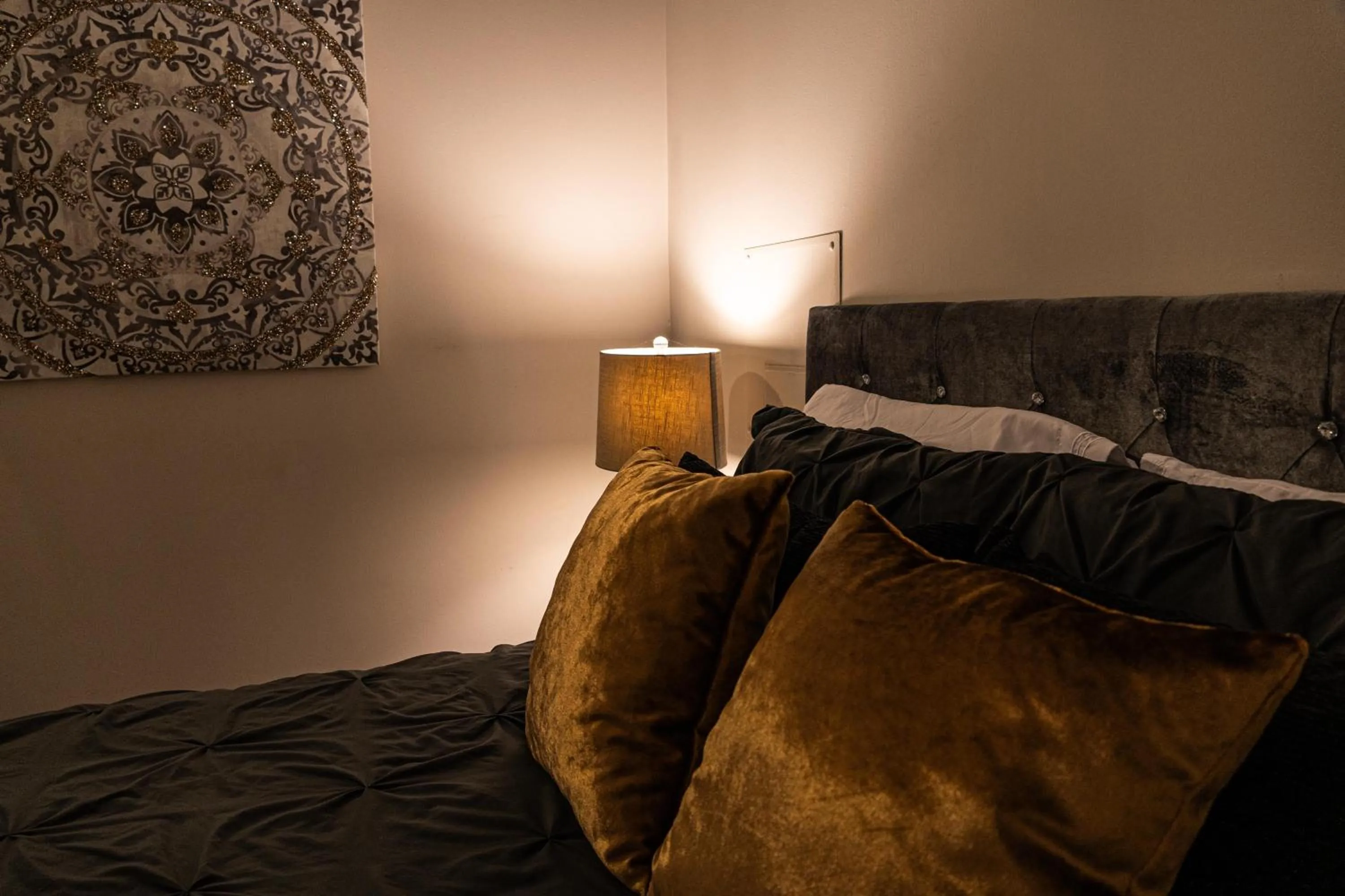 Bedroom, Bed in Luxéry Stay Chicago - Themed Units! Close to Downtown, McCormick Place & Wintrust Arena