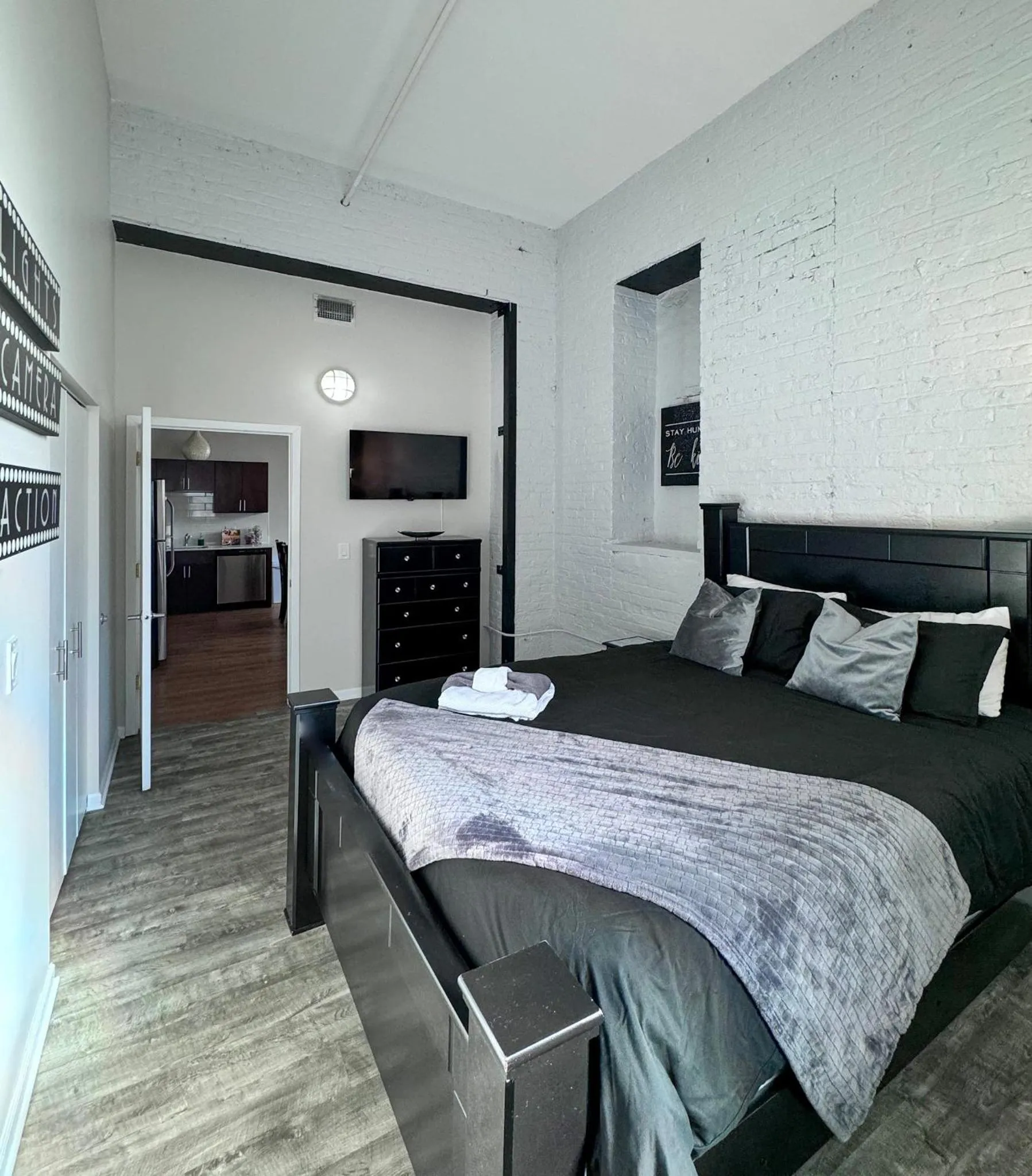 Bedroom, Bed in Luxéry Stay Chicago - Themed Units! Close to Downtown, McCormick Place & Wintrust Arena