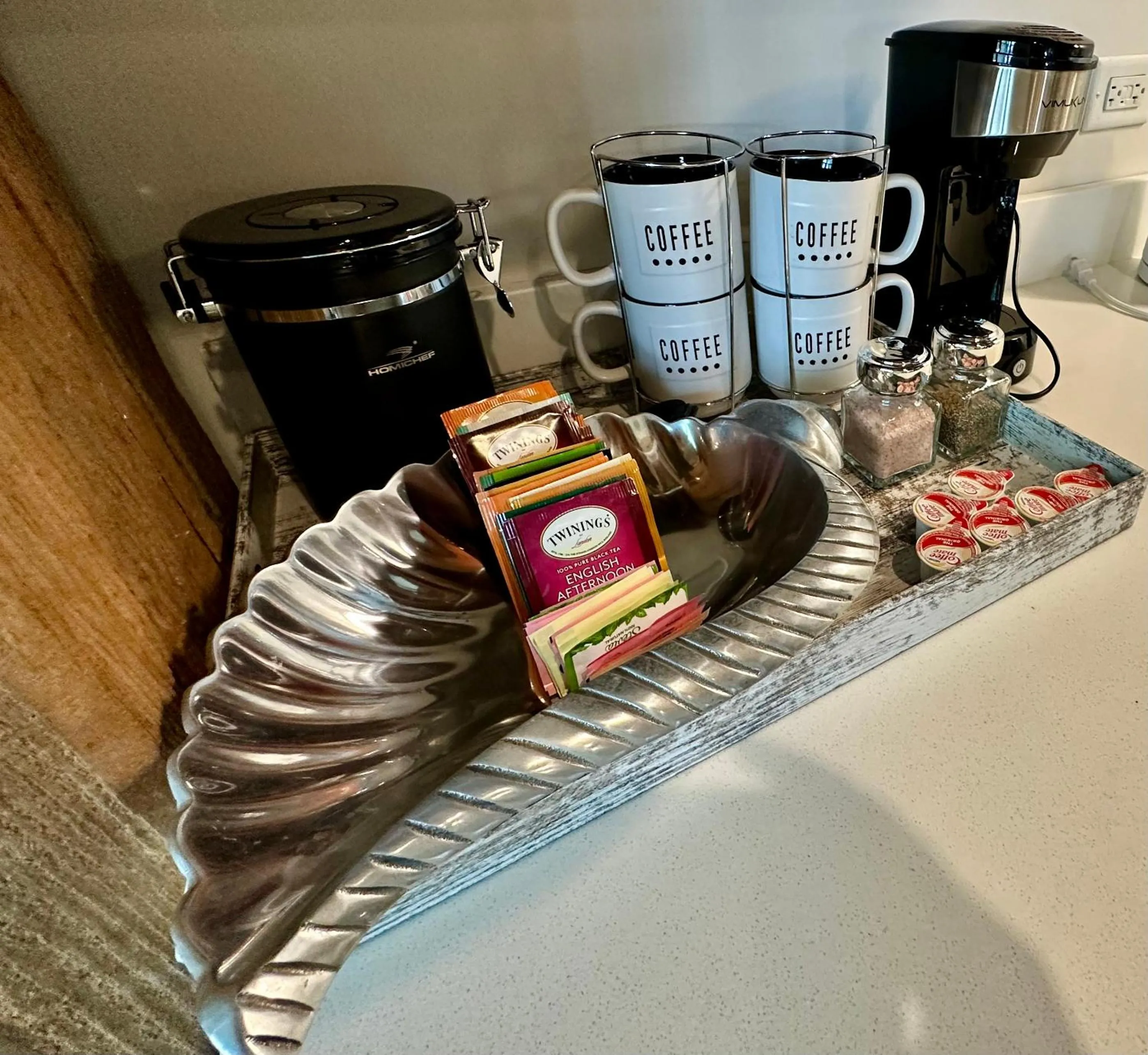 Coffee/tea facilities in Luxéry Stay Chicago - Themed Units! Close to Downtown, McCormick Place & Wintrust Arena