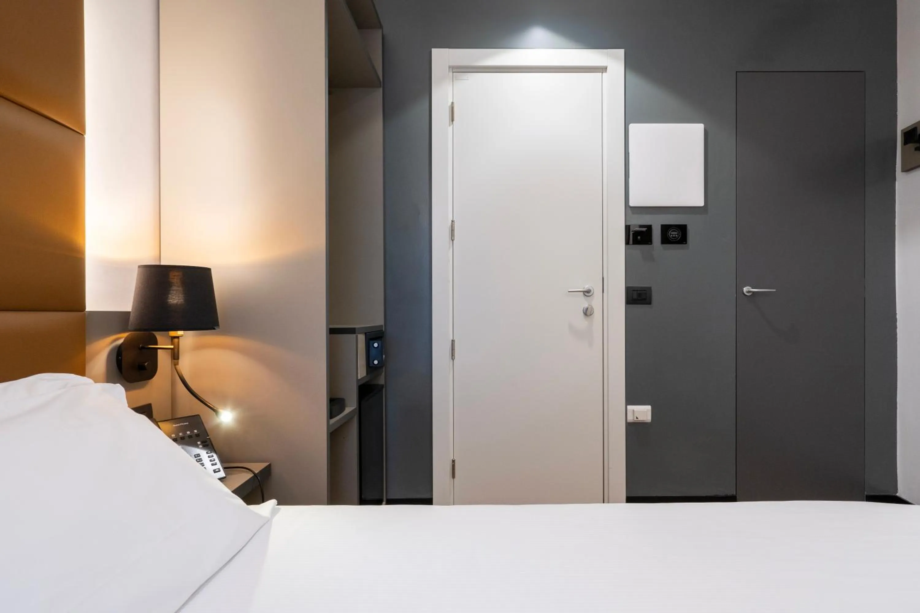 Bedroom, Bed in London Hotel