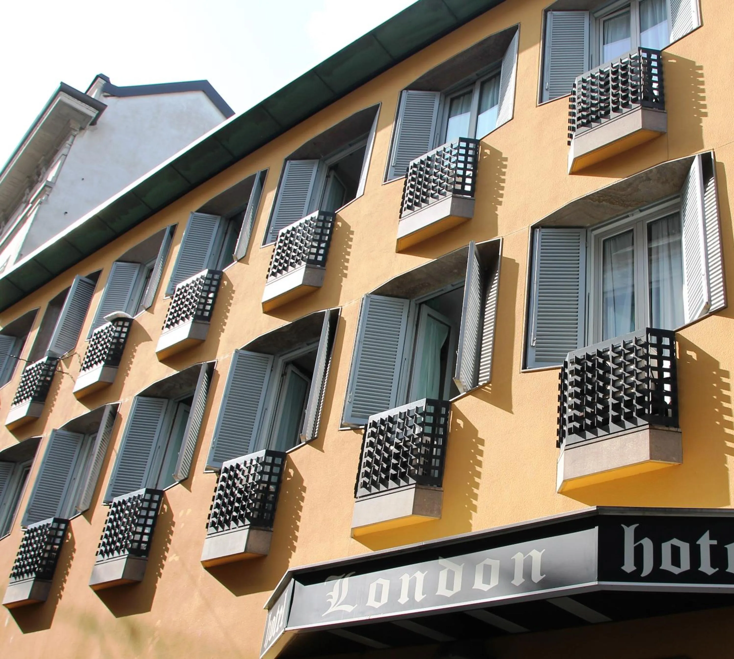 Facade/entrance in London Hotel