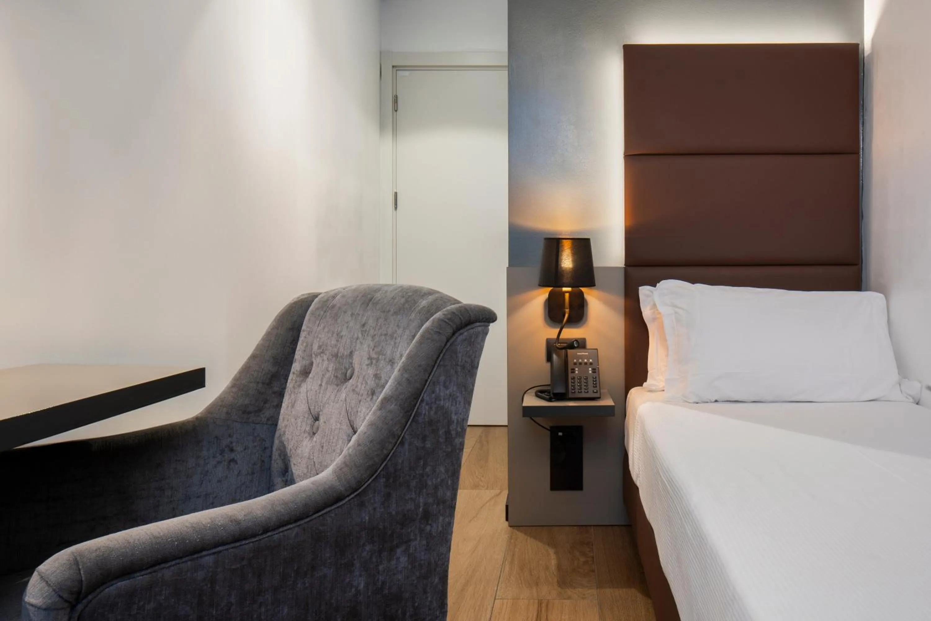 Bedroom, Bed in London Hotel