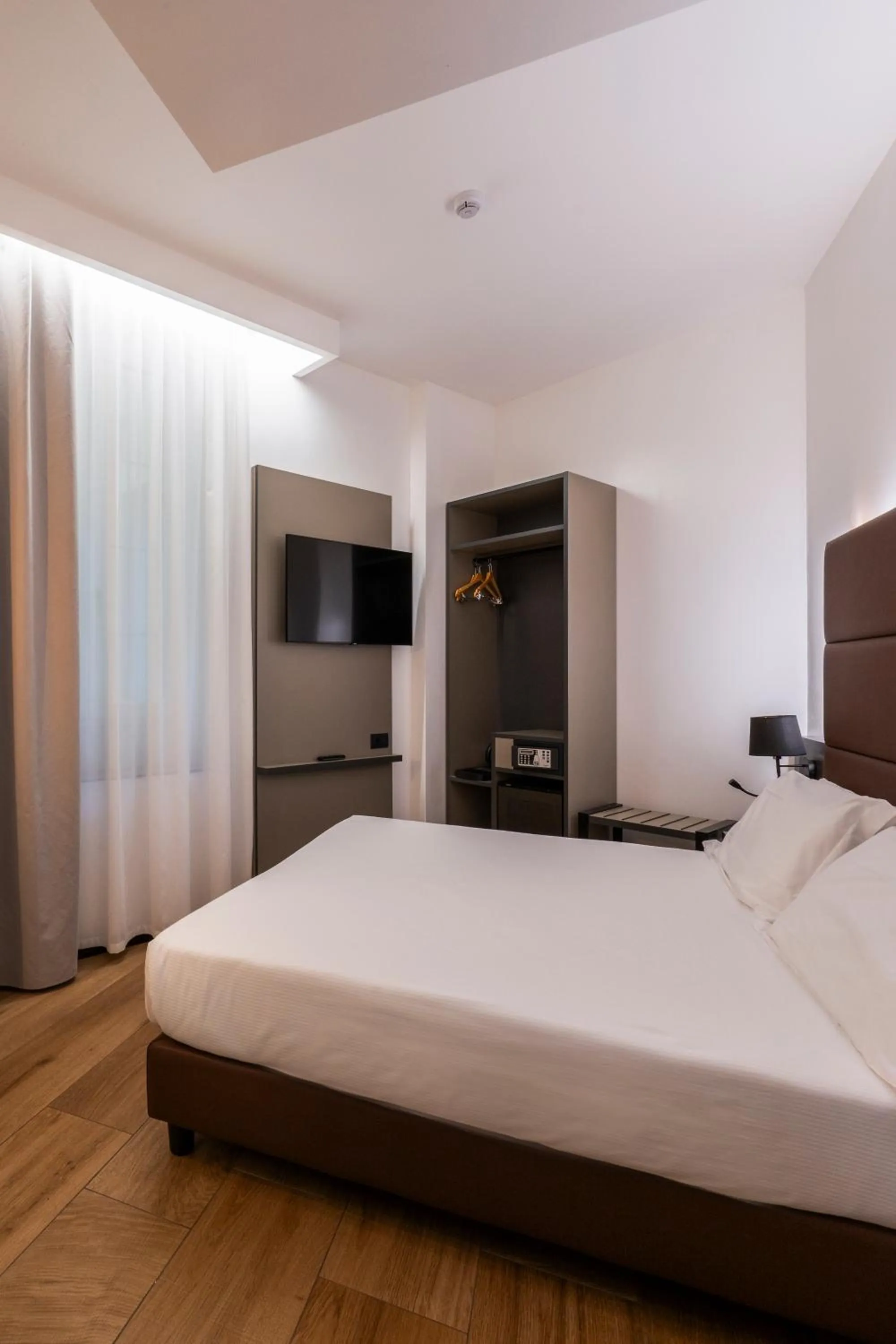 Bedroom, Bed in London Hotel