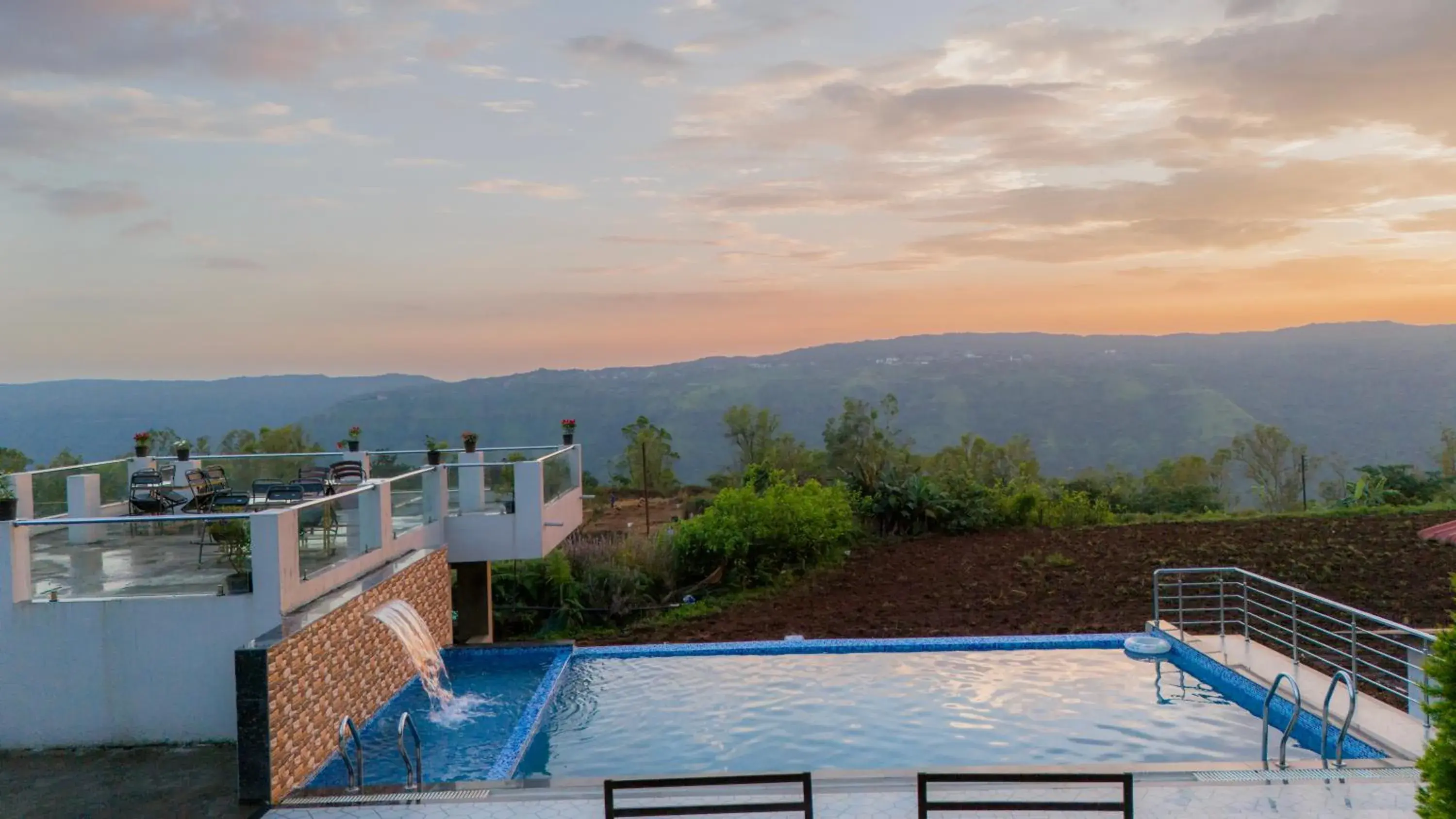 Swimming pool in Strawberry King Resort Swimming pool in Strawberry King Resort