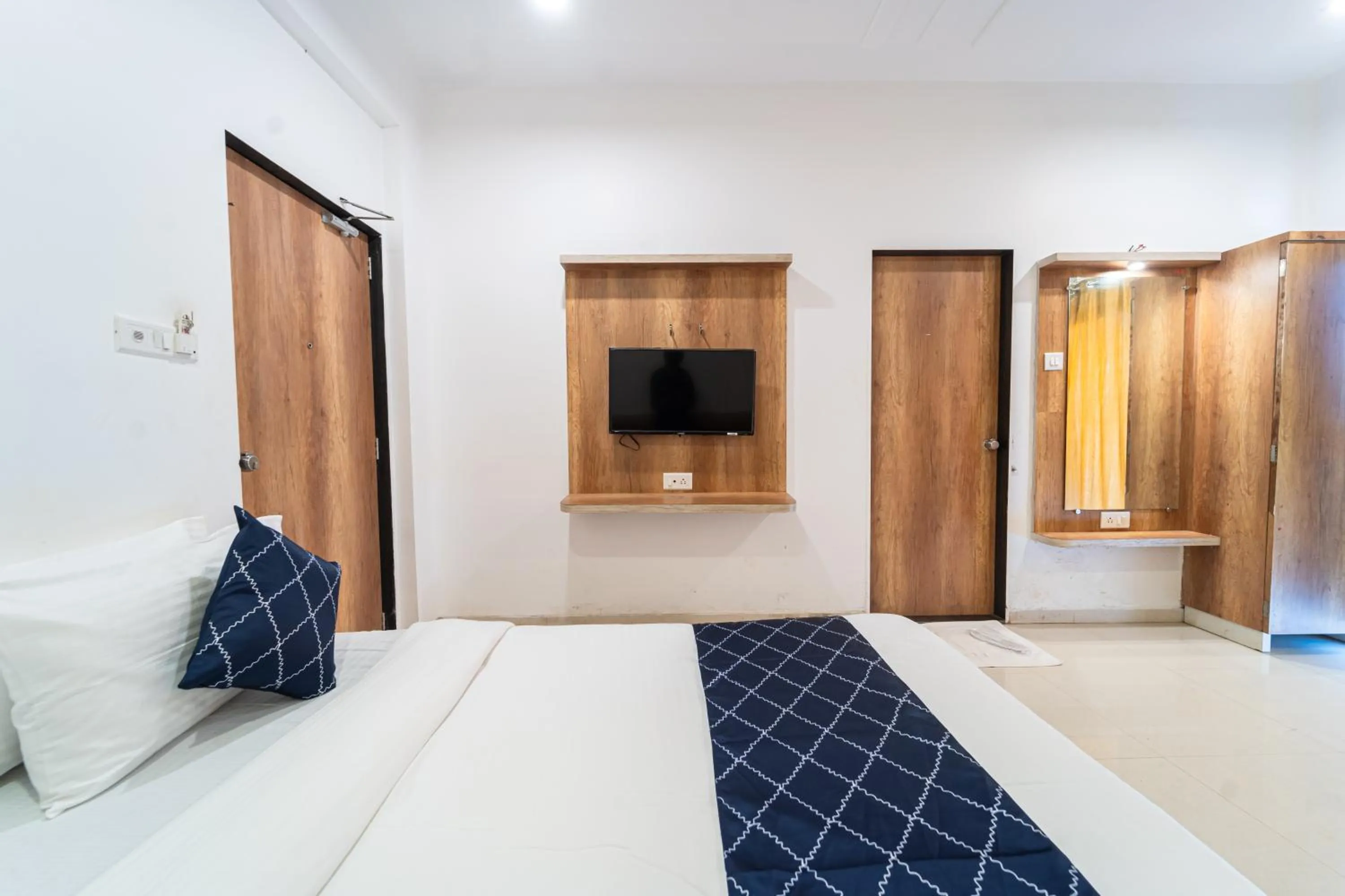 TV and multimedia, Bed in Strawberry King Resort