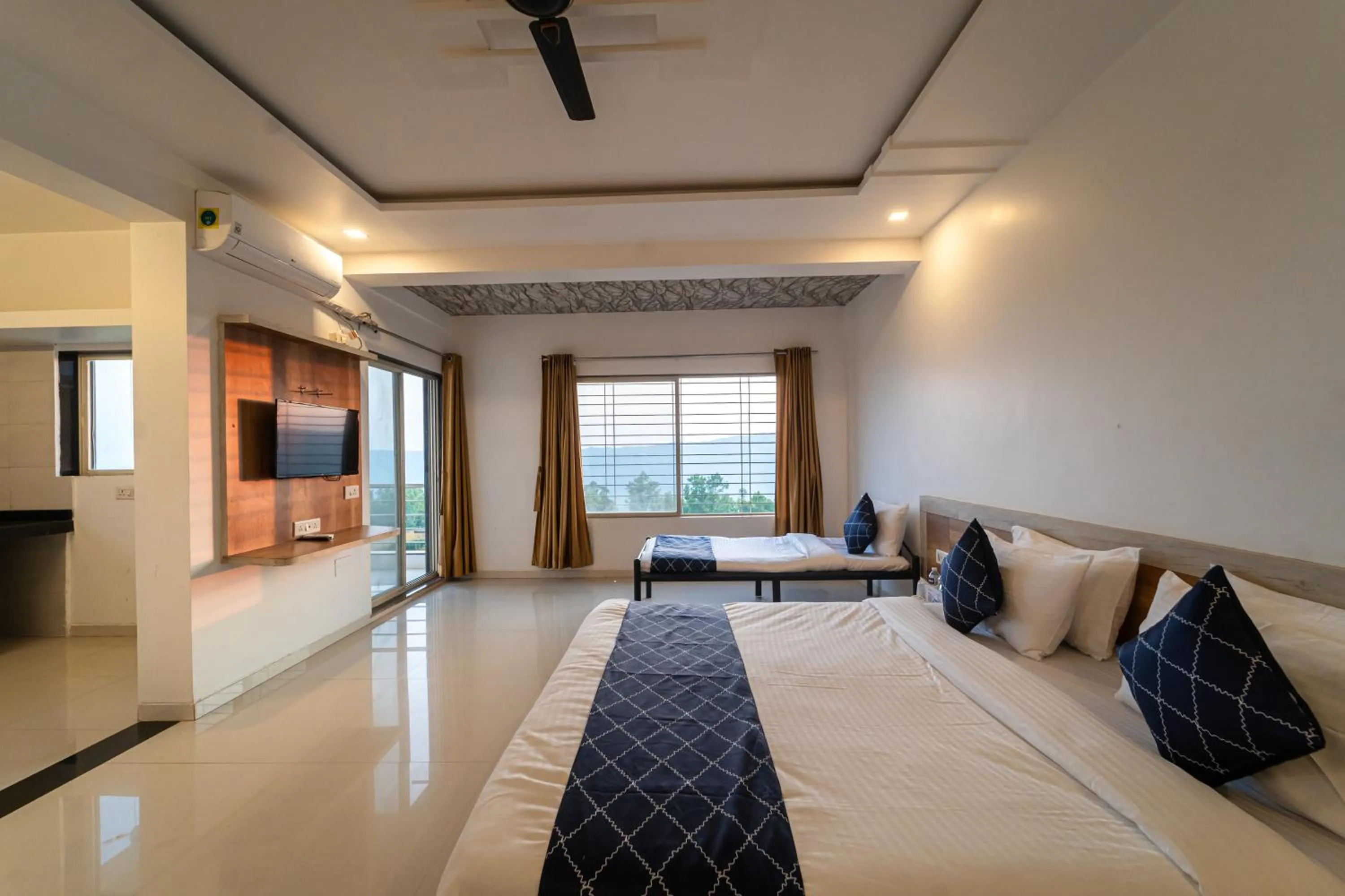 Photo of the whole room, Bed in Strawberry King Resort