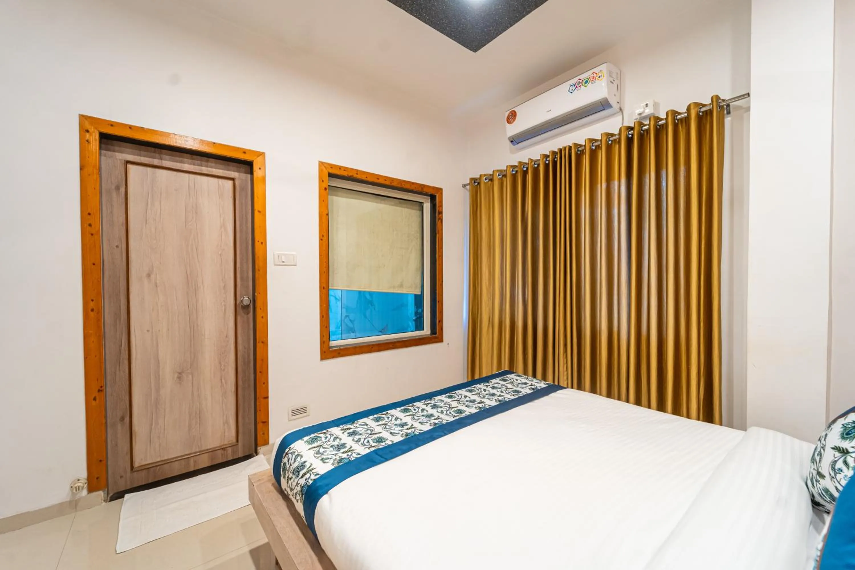 Bed in Strawberry King Resort