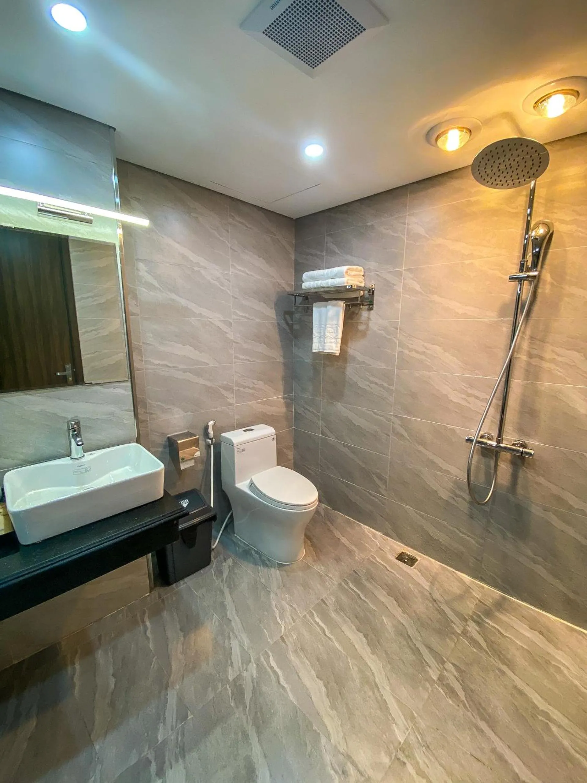 Shower in H&T Luxury Hotel