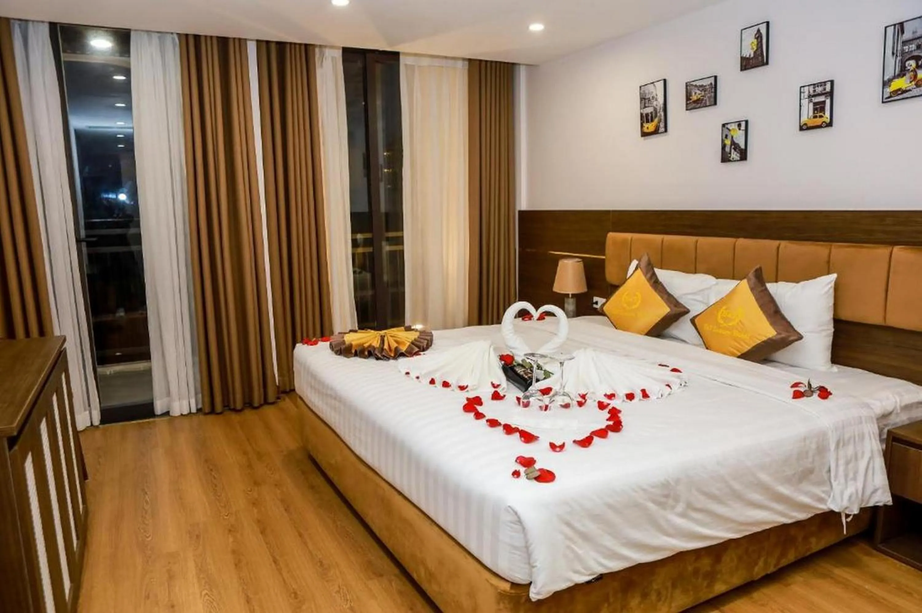 Bed in H&T Luxury Hotel
