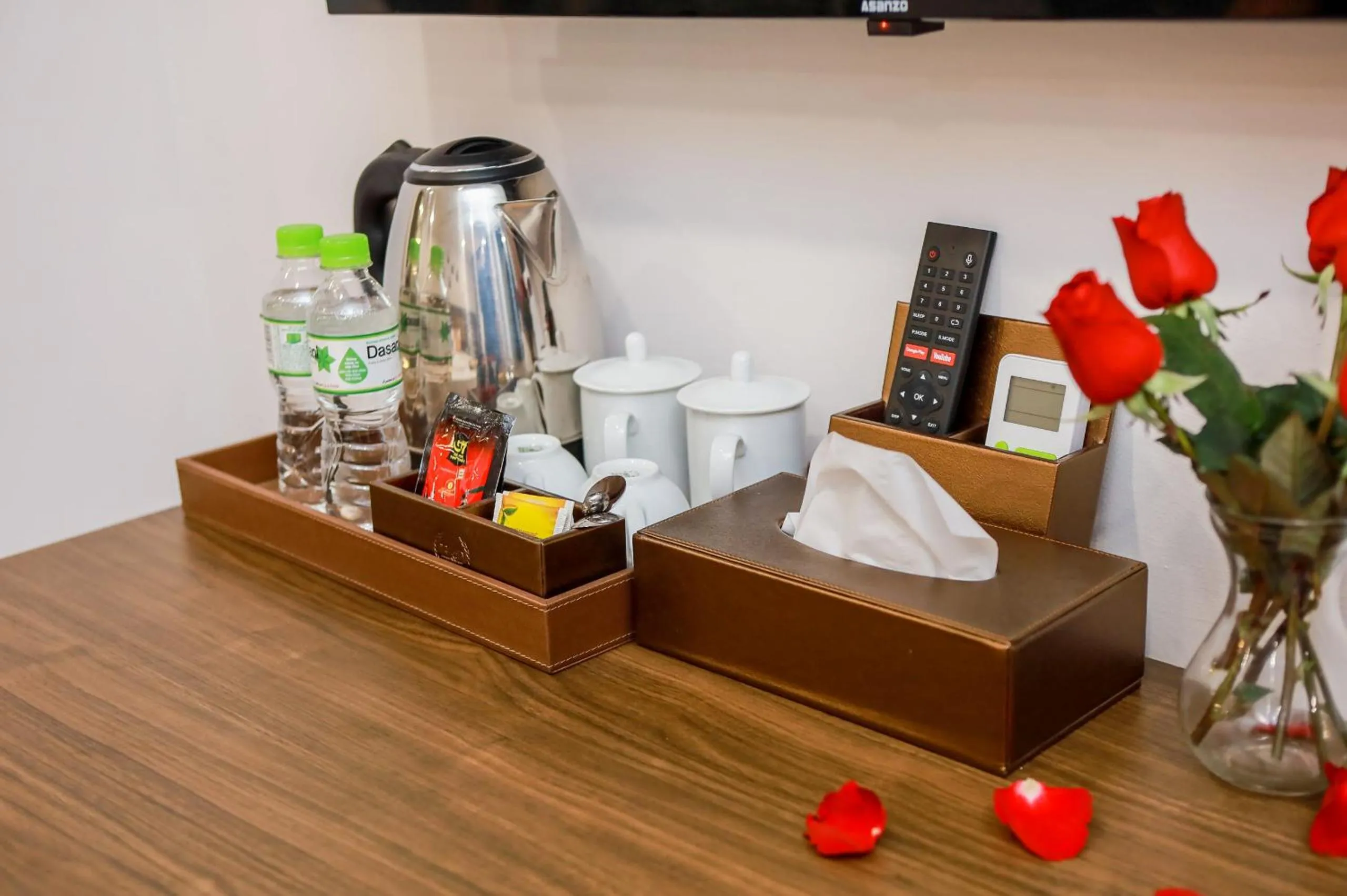 Coffee/tea facilities in H&T Luxury Hotel