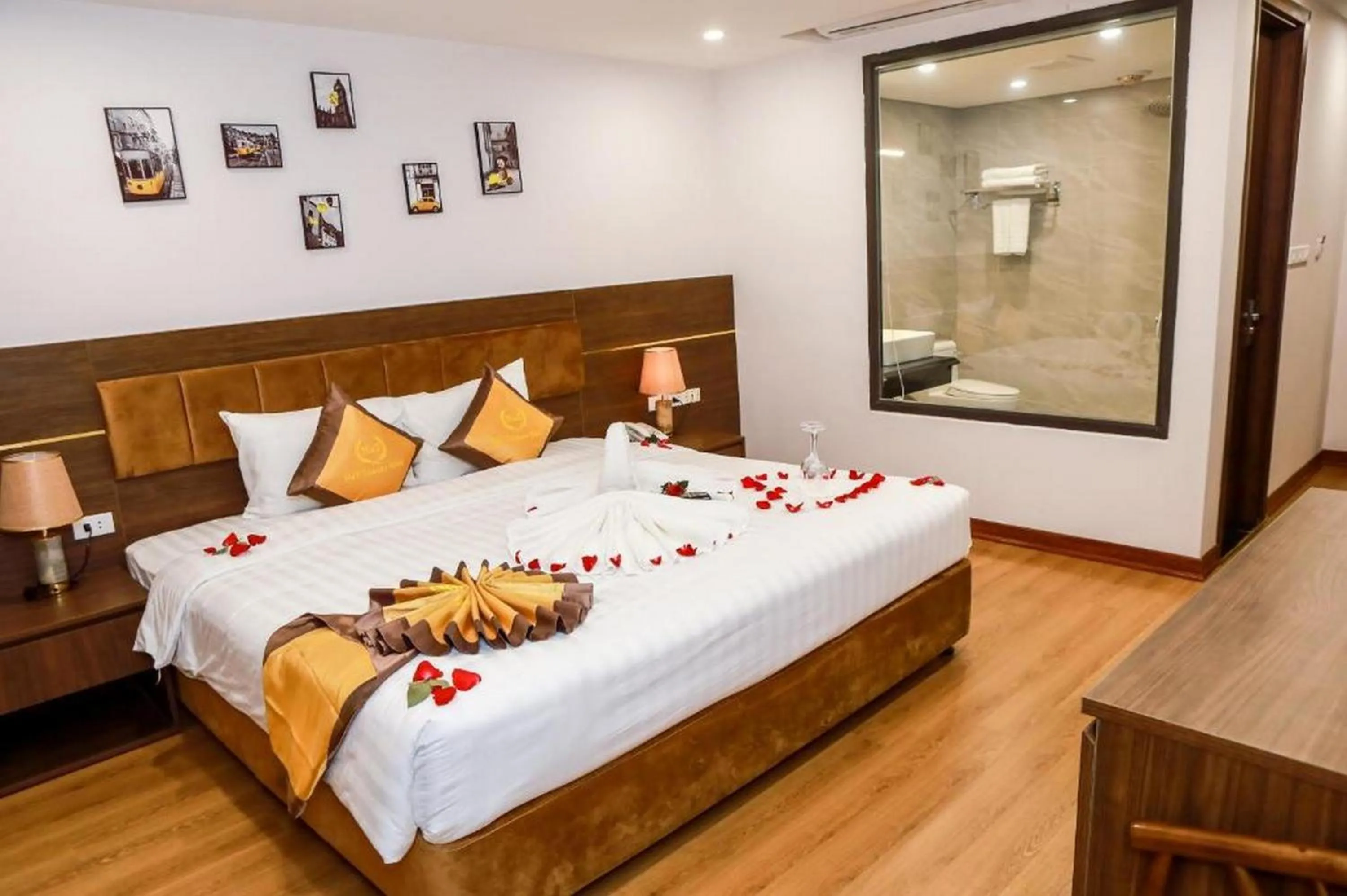 Bed in H&T Luxury Hotel