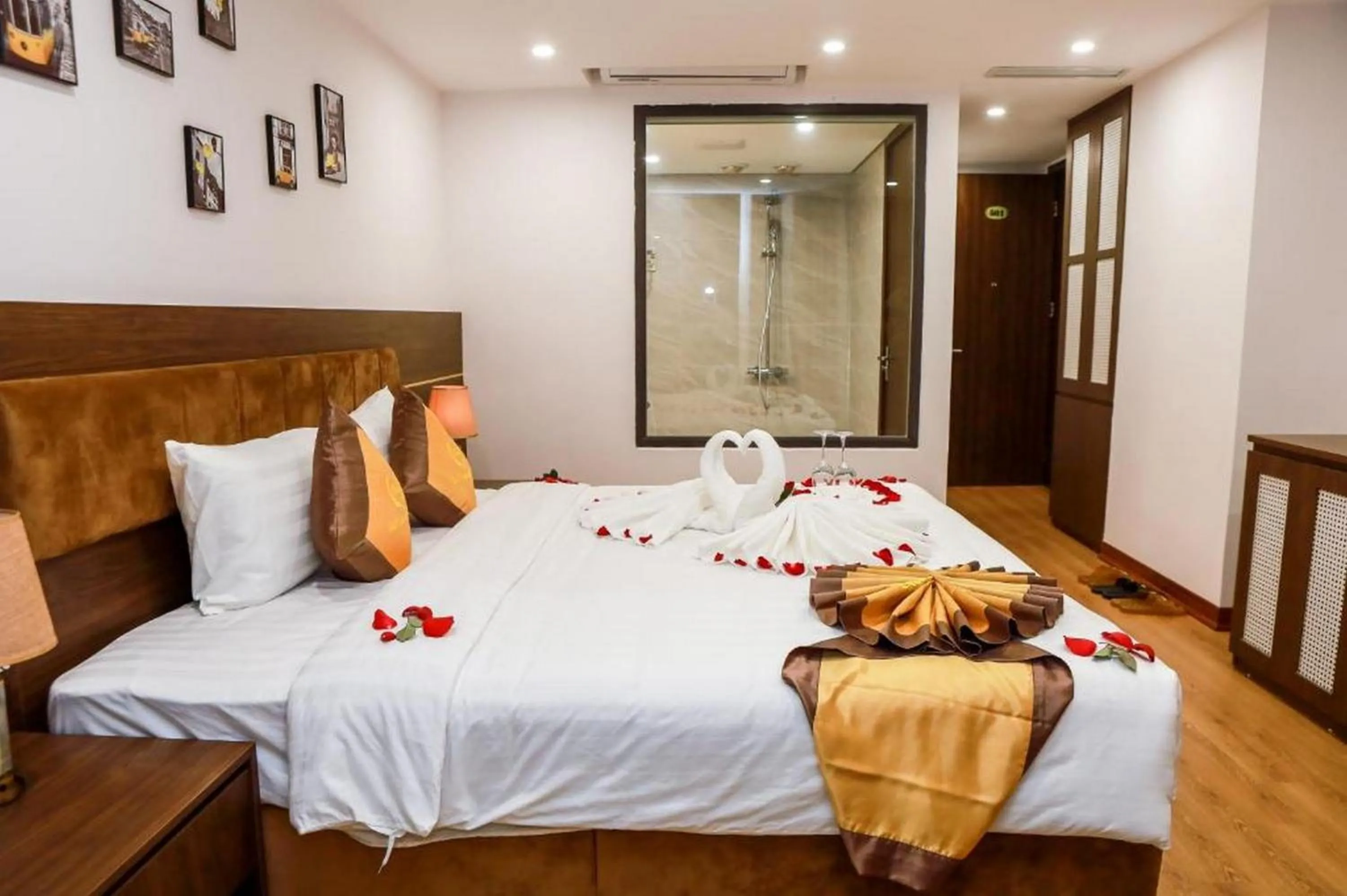 Bed in H&T Luxury Hotel